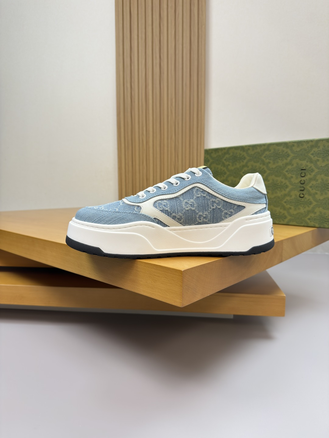 Gucci精品仿製丹寧老花拼皮運動鞋 淺藍配色展現休閒質感｜歐美奢侈品精品推薦
