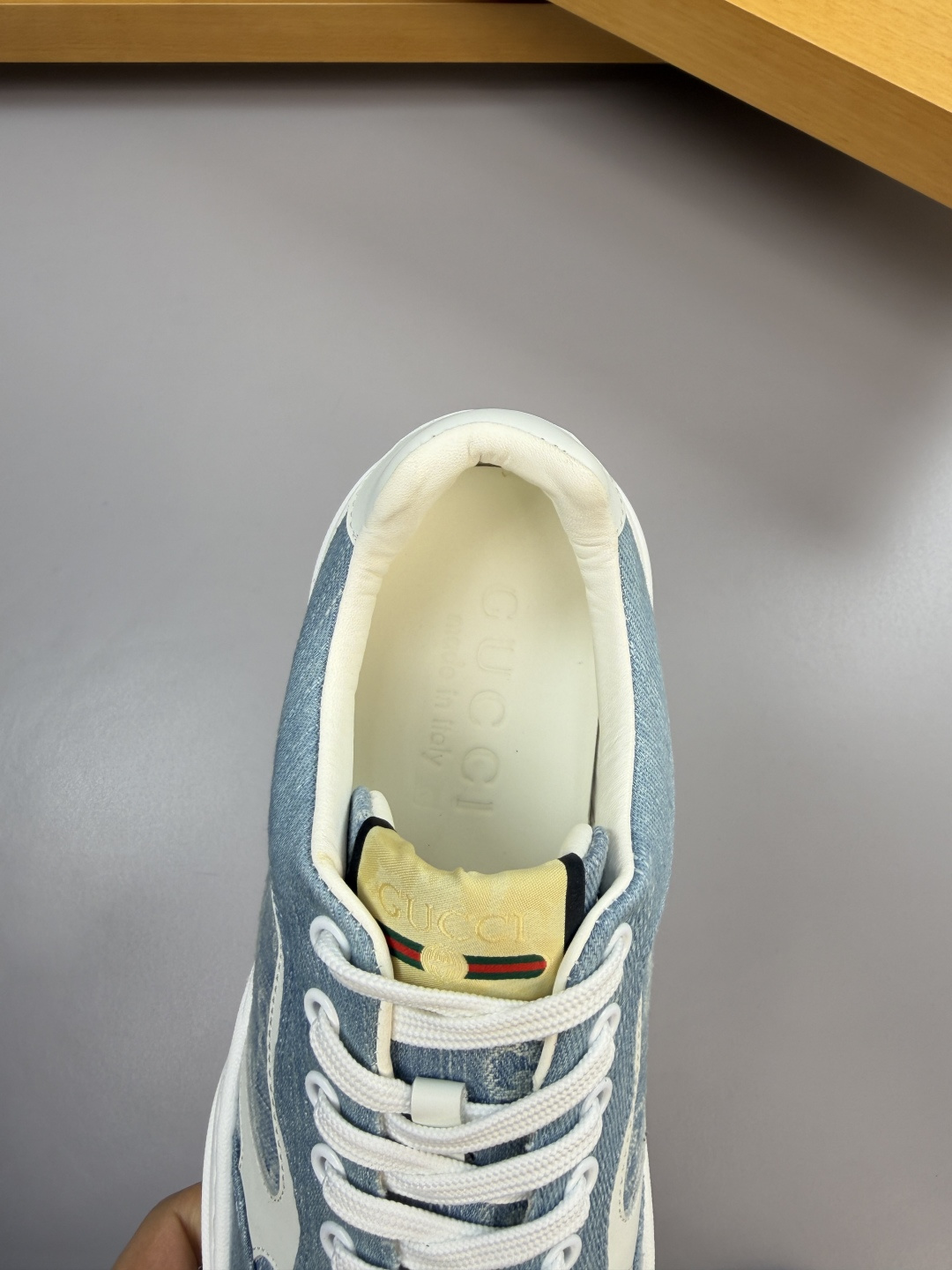 Gucci精品仿製丹寧老花拼皮運動鞋 淺藍配色展現休閒質感｜歐美奢侈品精品推薦