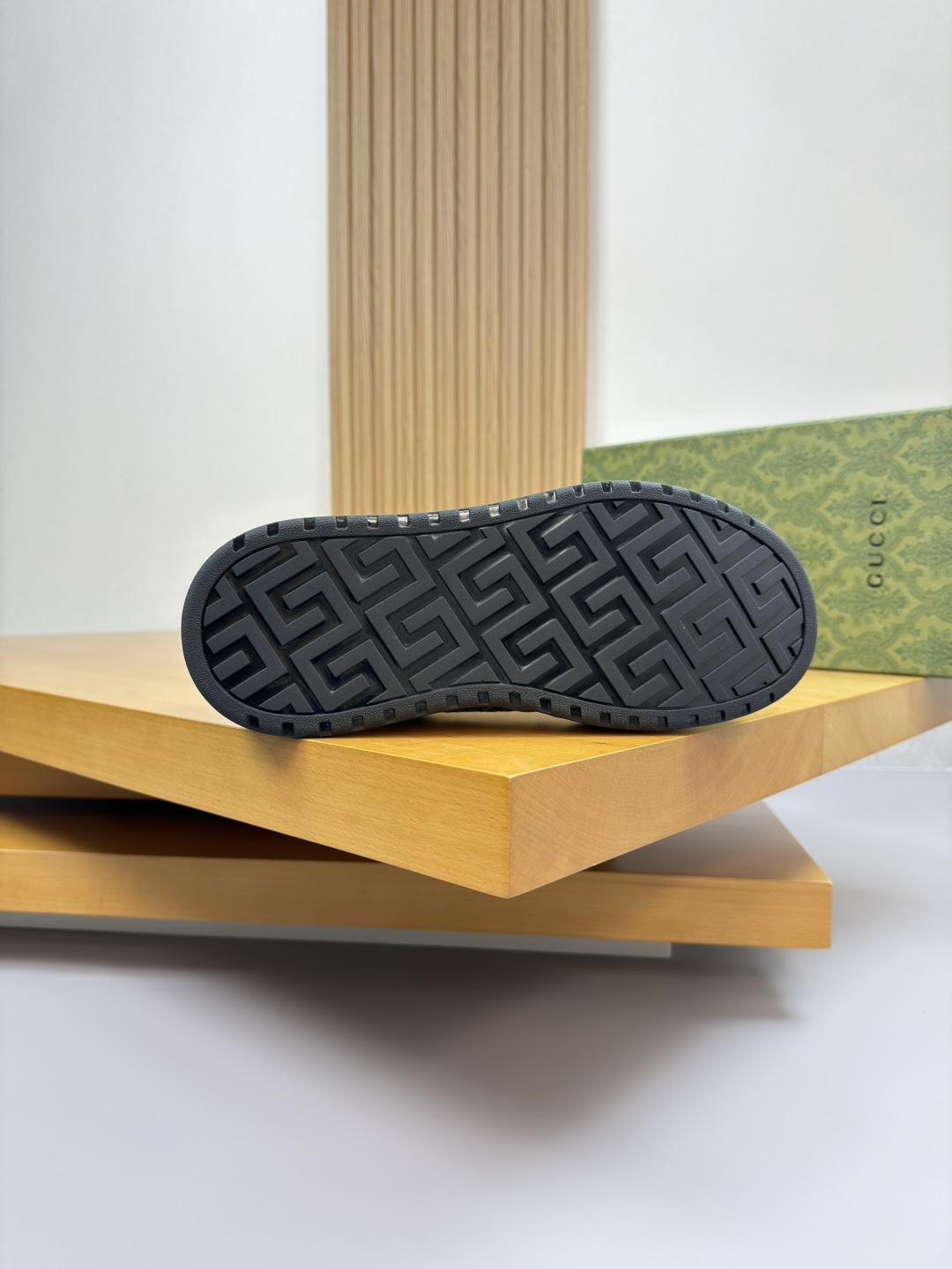 Gucci精品仿製丹寧老花拼皮運動鞋 淺藍配色展現休閒質感｜歐美奢侈品精品推薦