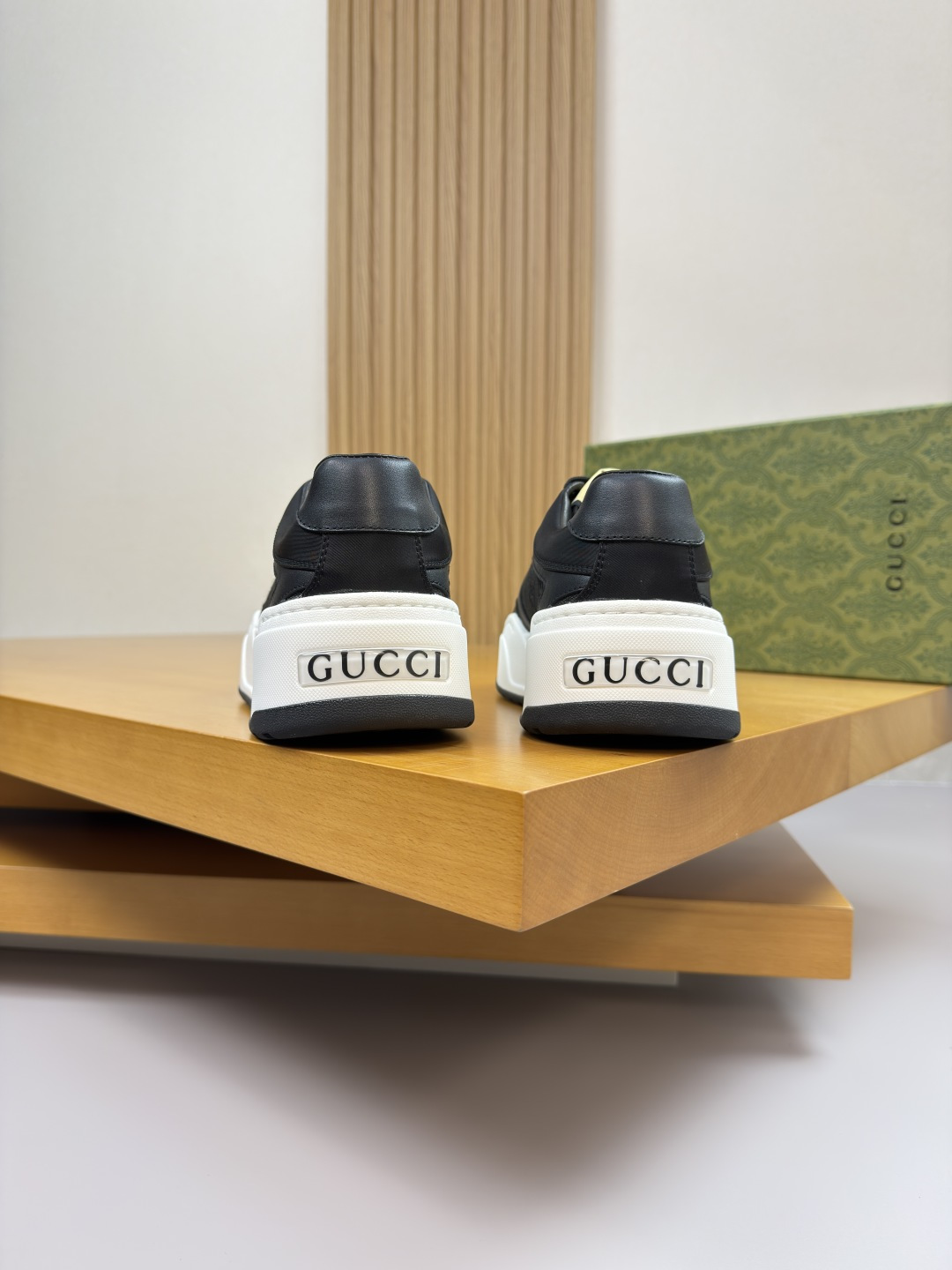 Gucci一比一黑色壓紋帆布拼皮鞋 運動鞋造型沉穩有型|超A仿原單精品圖片 8 Gucci一比一黑色壓紋帆布拼皮鞋 運動鞋造型沉穩有型|歐美奢侈品精品推薦