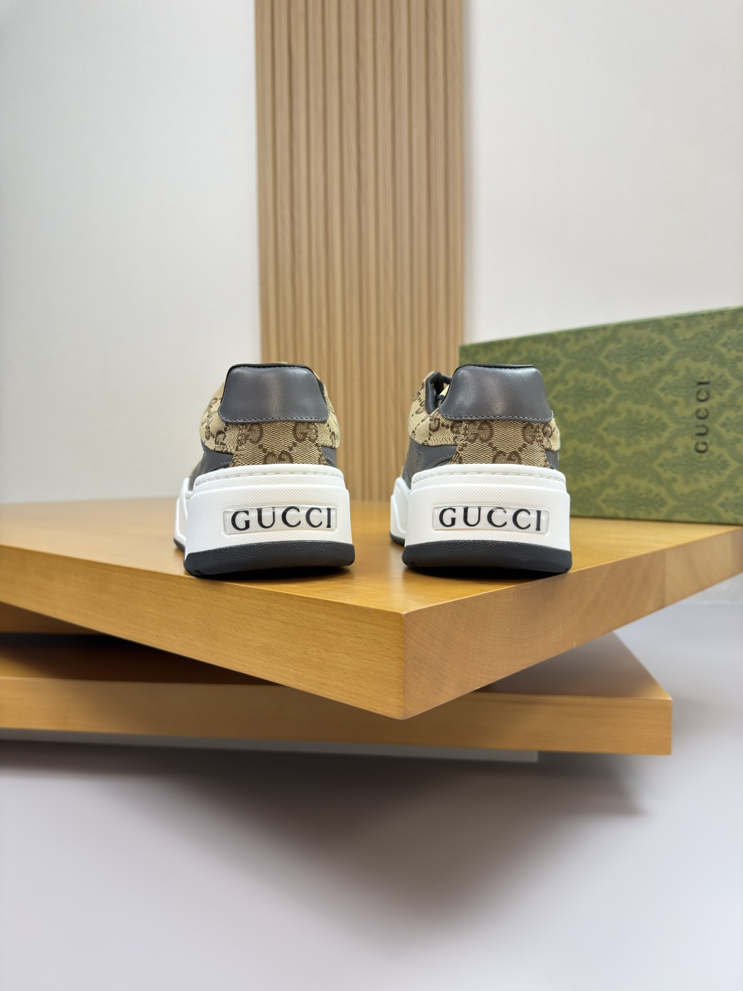 Gucci精品仿製深灰拼皮老花運動鞋 簡約配色設計感十足|超A仿原單精品圖片 8 Gucci精品仿製深灰拼皮老花運動鞋 簡約配色設計感十足|歐美奢侈品精品推薦