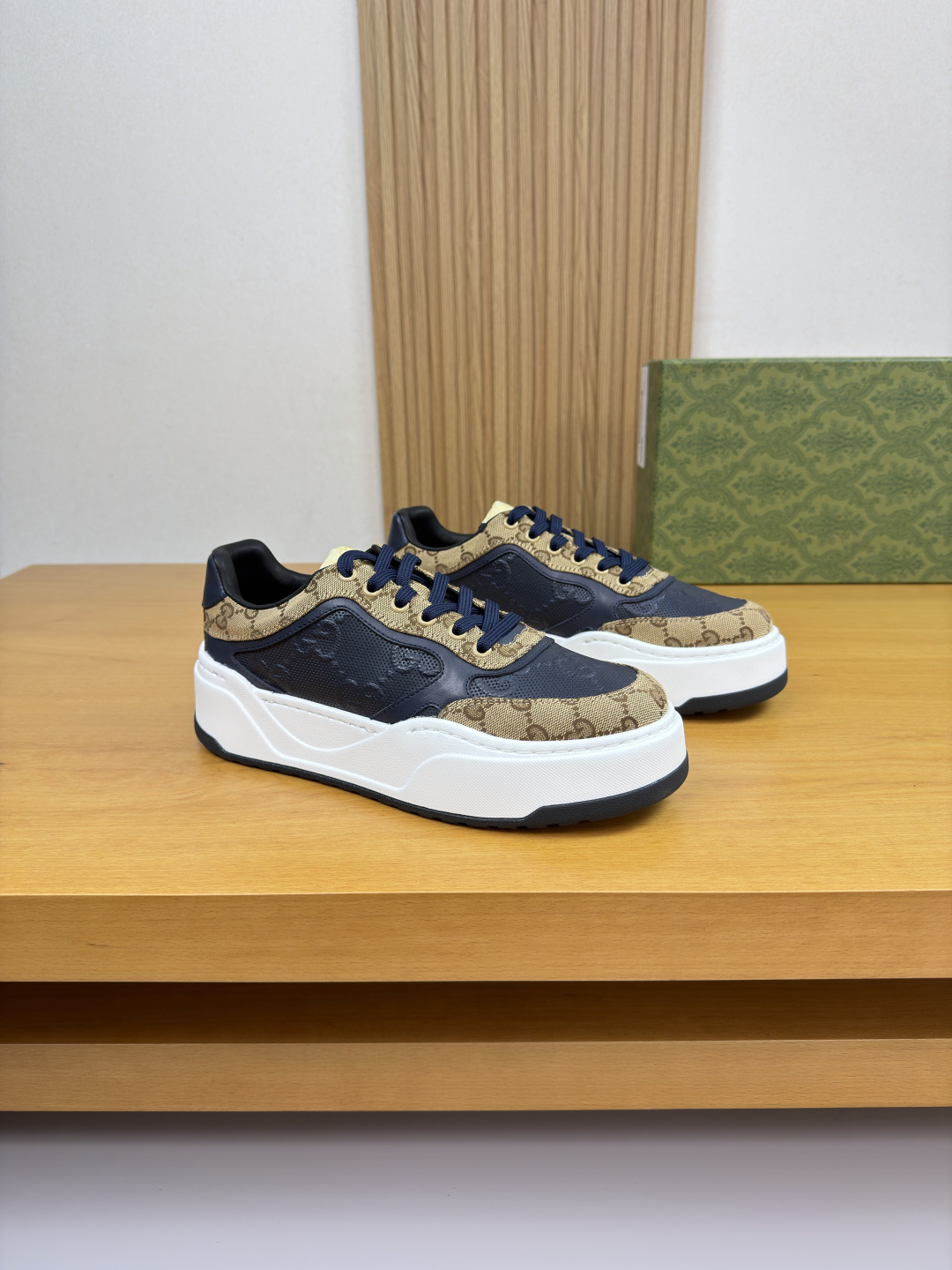 Gucci高仿黑藍拼皮GG老花男鞋 街頭復古結合品牌元素