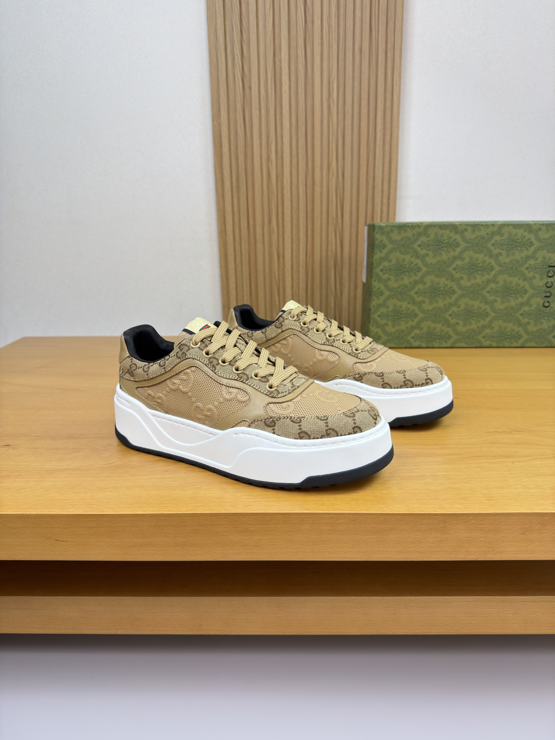 Gucci高仿卡其老花拼皮男鞋 復古風格日常百搭設計