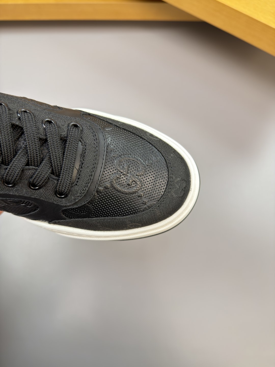 Gucci精品仿製全黑GG壓紋男鞋 街頭低調款質感黑魂配色|超A仿原單精品圖片 10 Gucci精品仿製全黑GG壓紋男鞋 街頭低調款質感黑魂配色|歐美奢侈品精品推薦