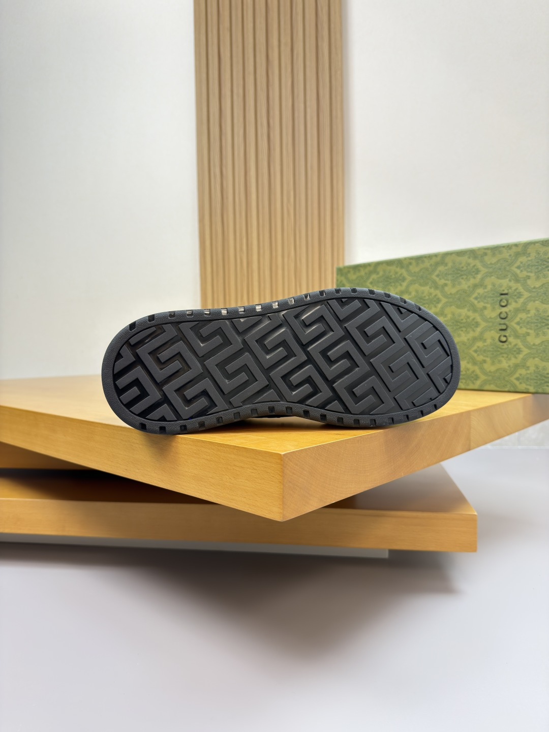 Gucci精品仿製全黑GG壓紋男鞋 街頭低調款質感黑魂配色|超A仿原單精品圖片 7 Gucci精品仿製全黑GG壓紋男鞋 街頭低調款質感黑魂配色|歐美奢侈品精品推薦