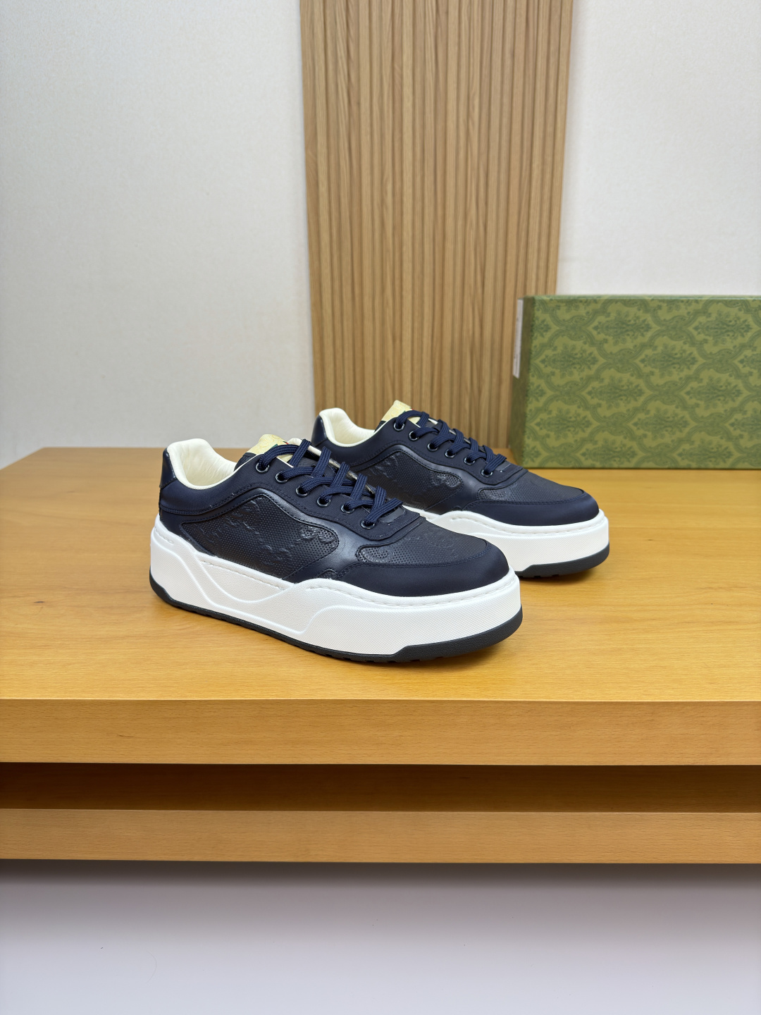 Gucci 高仿男士運動鞋 藏青色簡約百搭款 潮流必備