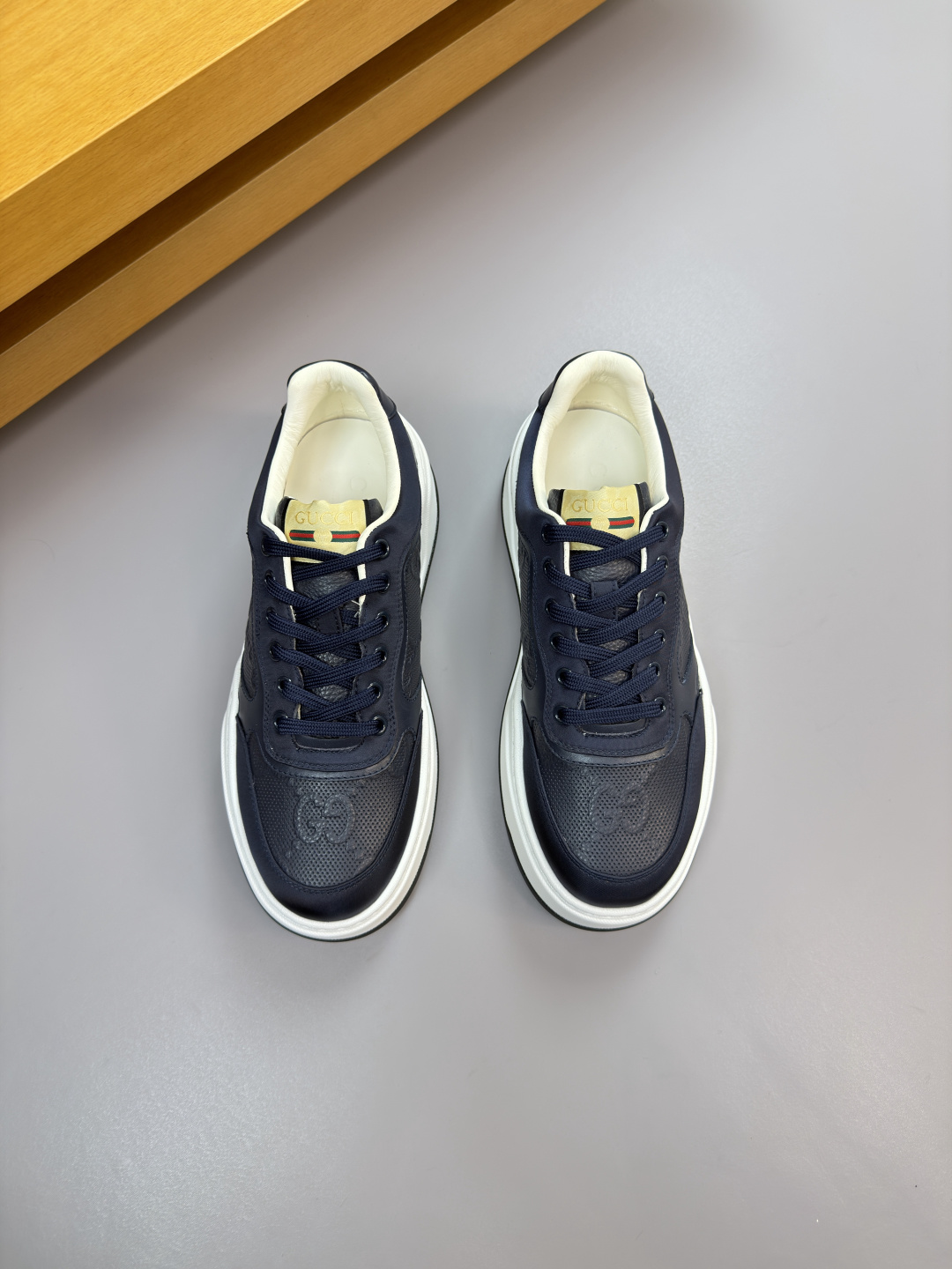 Gucci 高仿男士運動鞋 藏青色簡約百搭款 潮流必備|超A仿原單精品圖片 14 Gucci 高仿男士運動鞋 藏青色簡約百搭款 潮流必備|歐美奢侈品精品推薦