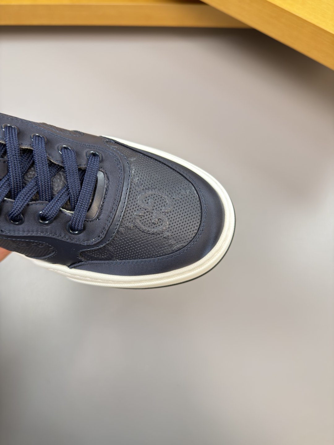 Gucci 高仿男士運動鞋 藏青色簡約百搭款 潮流必備|超A仿原單精品圖片 10 Gucci 高仿男士運動鞋 藏青色簡約百搭款 潮流必備|歐美奢侈品精品推薦