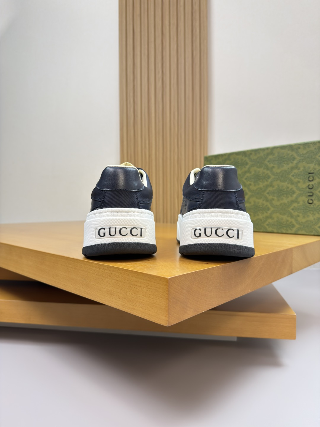 Gucci 高仿男士運動鞋 藏青色簡約百搭款 潮流必備|超A仿原單精品圖片 8 Gucci 高仿男士運動鞋 藏青色簡約百搭款 潮流必備|歐美奢侈品精品推薦