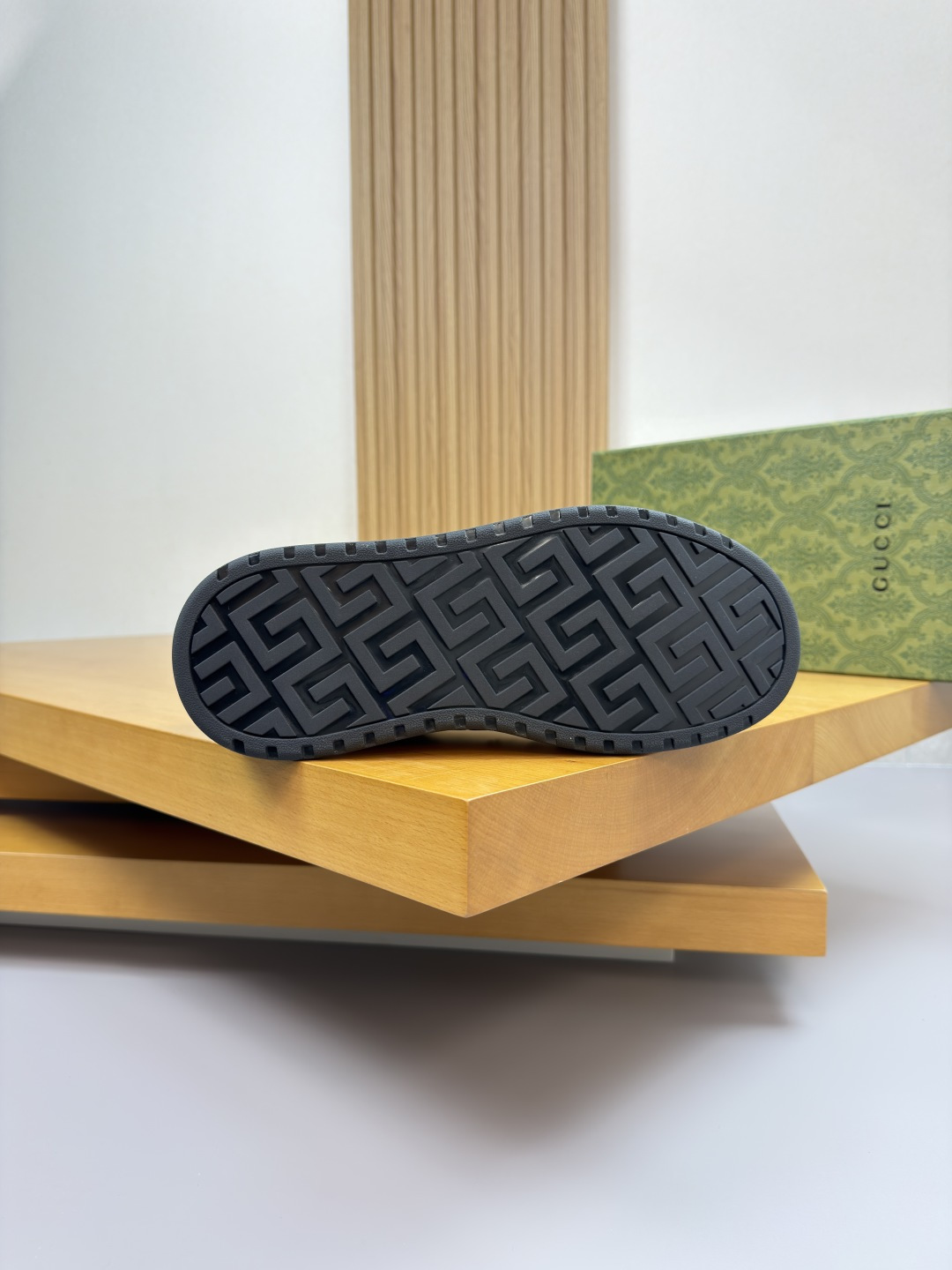 Gucci 高仿男士運動鞋 藏青色簡約百搭款 潮流必備|超A仿原單精品圖片 7 Gucci 高仿男士運動鞋 藏青色簡約百搭款 潮流必備|歐美奢侈品精品推薦