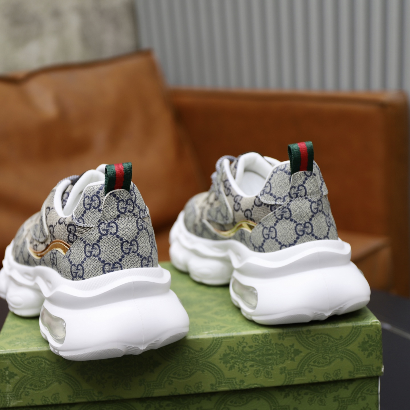 Gucci 高仿男士老花運動鞋 白底GG圖紋厚底潮鞋|超A仿原單精品圖片 11 Gucci 高仿男士老花運動鞋 白底GG圖紋厚底潮鞋|歐美奢侈品精品推薦