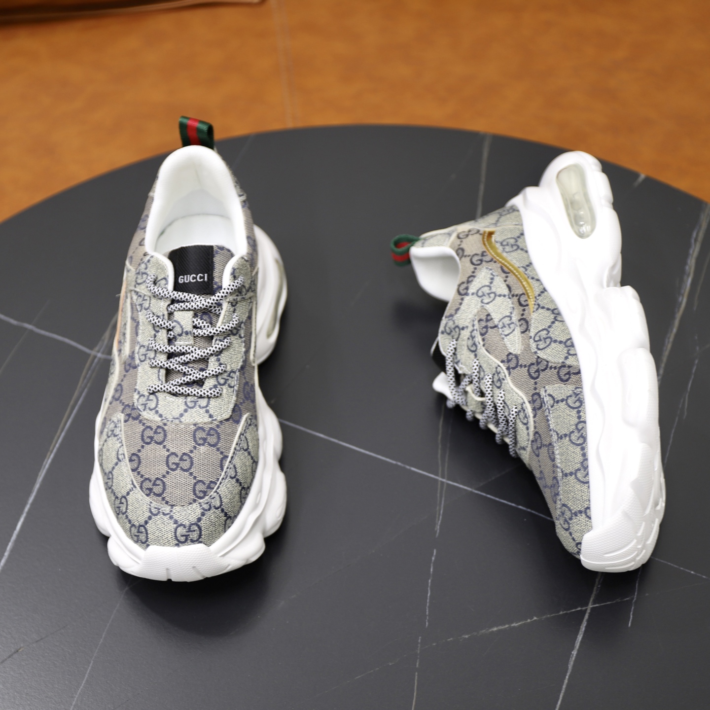 Gucci 高仿男士老花運動鞋 白底GG圖紋厚底潮鞋|超A仿原單精品圖片 9 Gucci 高仿男士老花運動鞋 白底GG圖紋厚底潮鞋|歐美奢侈品精品推薦