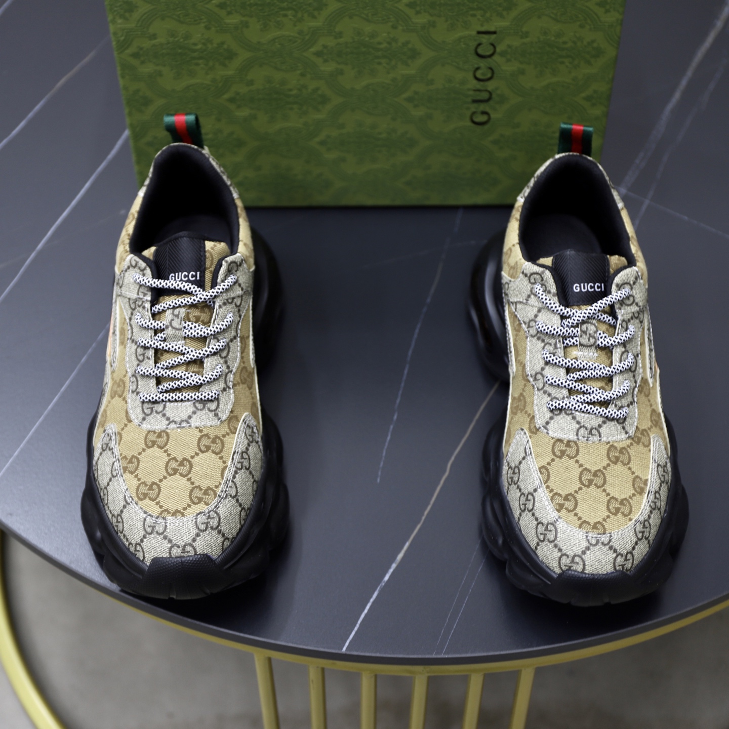 Gucci 高仿老花運動鞋 黃米GG圖紋 黑底復古男鞋 潮流感滿載|超A仿原單精品圖片 6 Gucci 高仿老花運動鞋 黃米GG圖紋 黑底復古男鞋 潮流感滿載|歐美奢侈品精品推薦