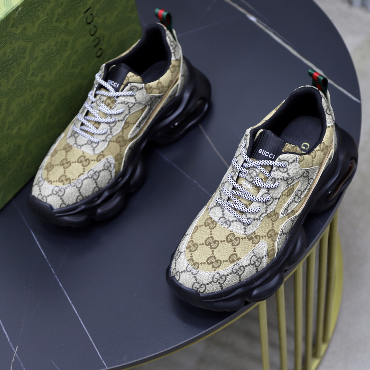Gucci 高仿老花運動鞋 黃米GG圖紋 黑底復古男鞋 潮流感滿載