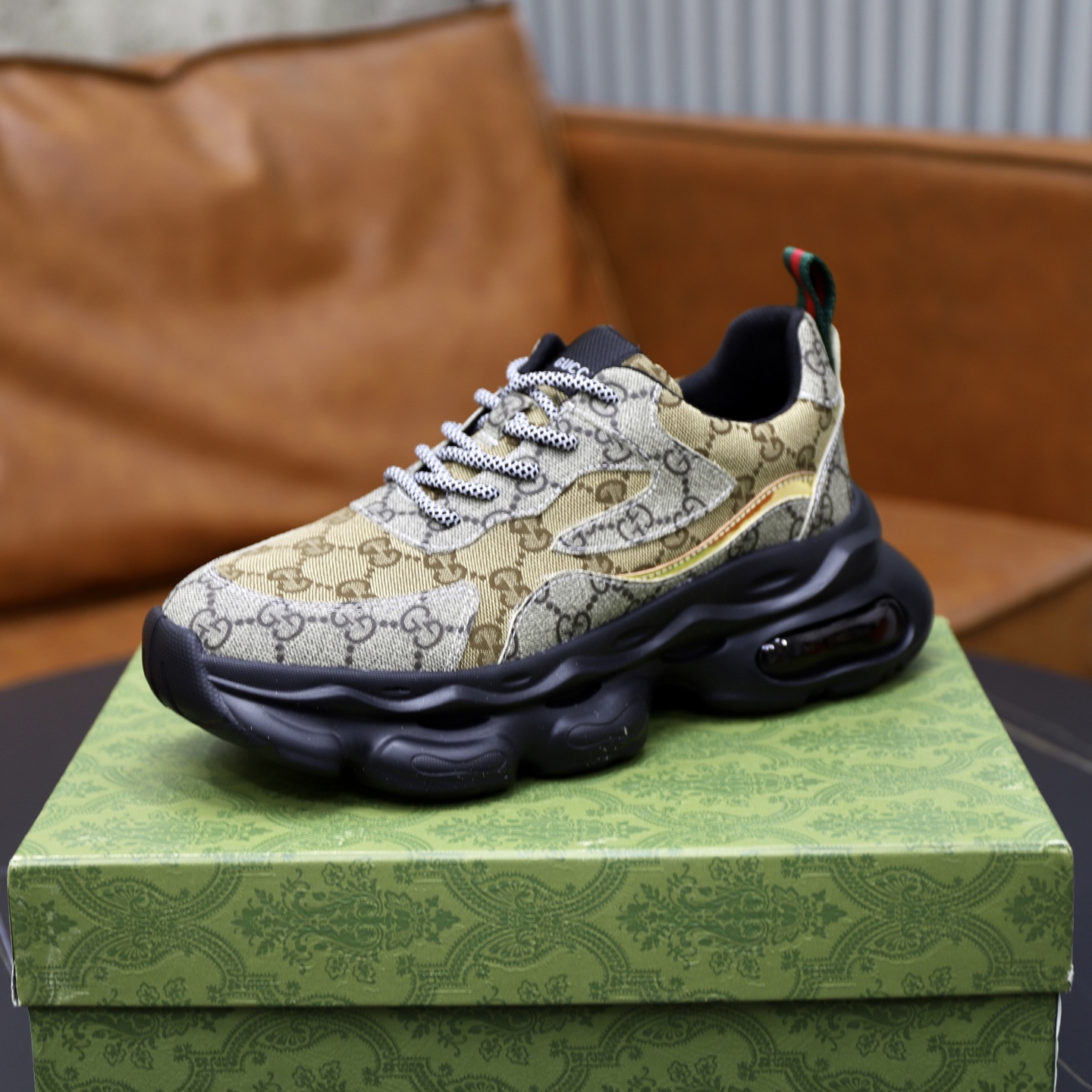 Gucci 高仿老花運動鞋 黃米GG圖紋 黑底復古男鞋 潮流感滿載|超A仿原單精品圖片 12 Gucci 高仿老花運動鞋 黃米GG圖紋 黑底復古男鞋 潮流感滿載|歐美奢侈品精品推薦