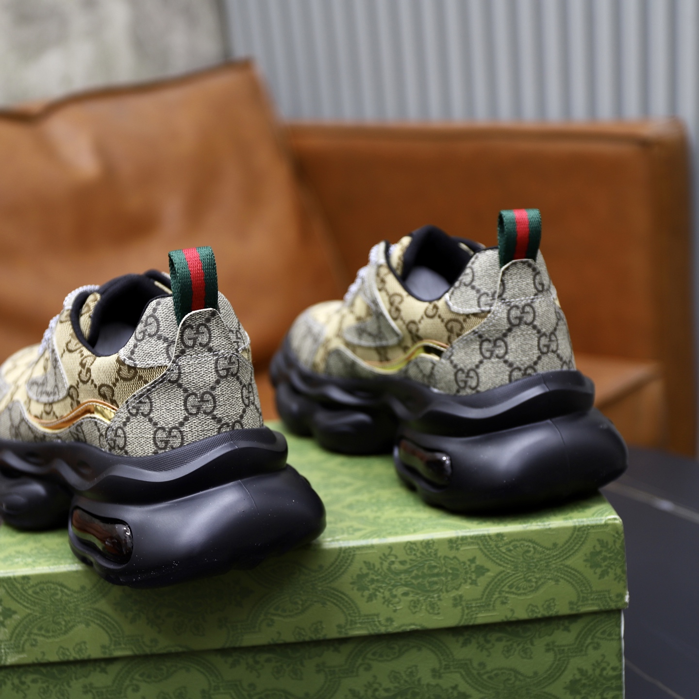 Gucci 高仿老花運動鞋 黃米GG圖紋 黑底復古男鞋 潮流感滿載|超A仿原單精品圖片 11 Gucci 高仿老花運動鞋 黃米GG圖紋 黑底復古男鞋 潮流感滿載|歐美奢侈品精品推薦