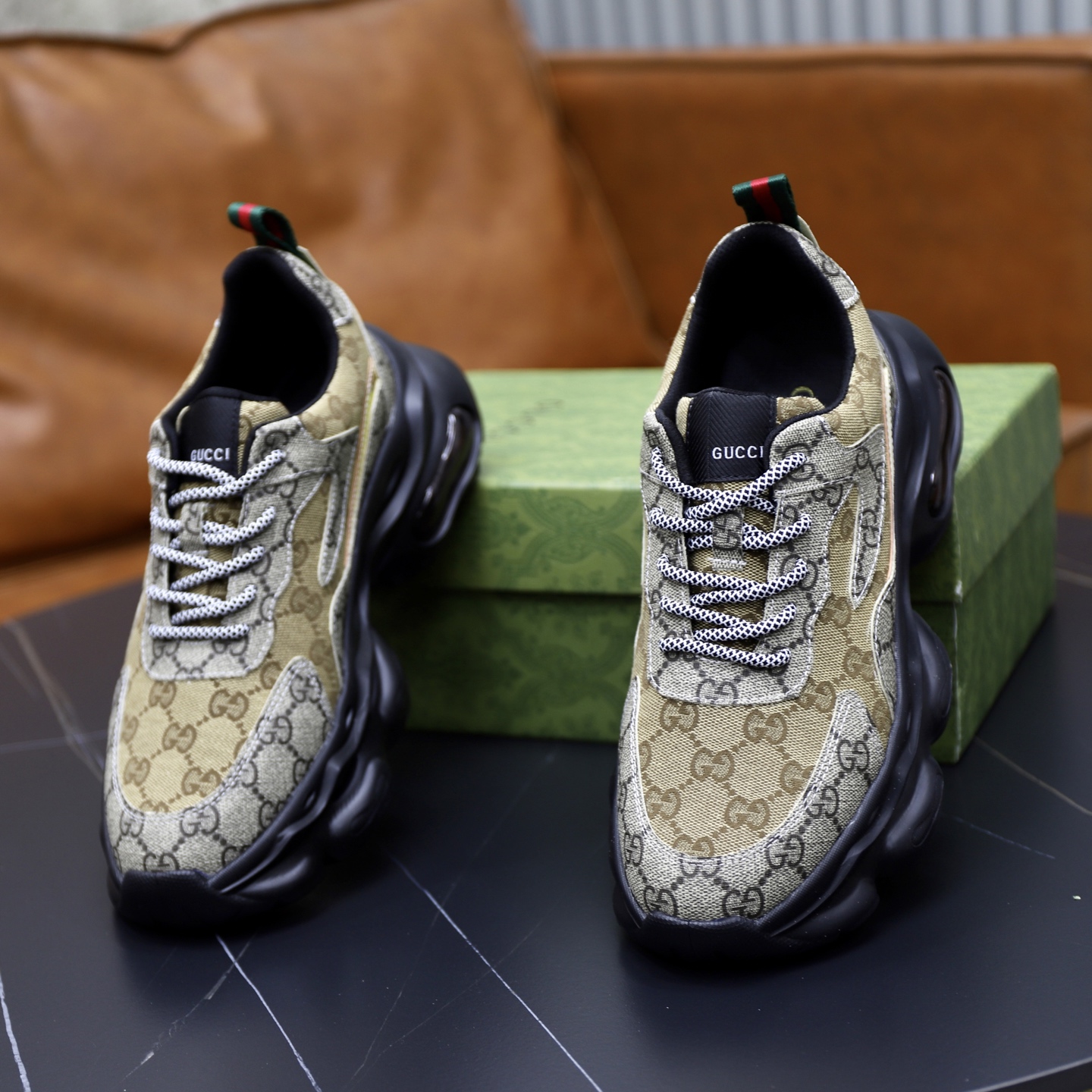 Gucci 高仿老花運動鞋 黃米GG圖紋 黑底復古男鞋 潮流感滿載|超A仿原單精品圖片 10 Gucci 高仿老花運動鞋 黃米GG圖紋 黑底復古男鞋 潮流感滿載|歐美奢侈品精品推薦