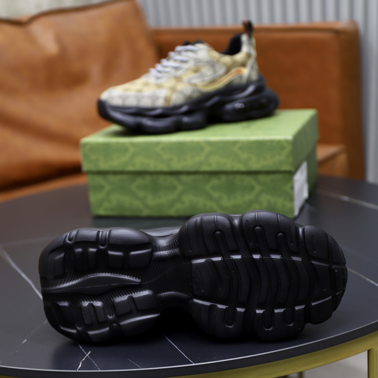 Gucci 高仿老花運動鞋 黃米GG圖紋 黑底復古男鞋 潮流感滿載|超A仿原單精品圖片 7 Gucci 高仿老花運動鞋 黃米GG圖紋 黑底復古男鞋 潮流感滿載|歐美奢侈品精品推薦