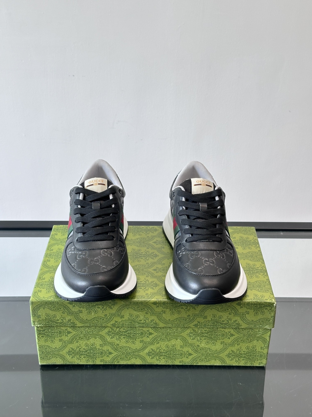 Gucci 高仿黑色男士運動鞋 GG壓紋織帶設計 百搭運動款|超A仿原單精品圖片 13 Gucci 高仿黑色男士運動鞋 GG壓紋織帶設計 百搭運動款|歐美奢侈品精品推薦