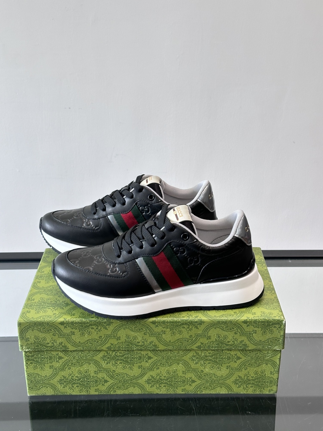 Gucci 高仿黑色男士運動鞋 GG壓紋織帶設計 百搭運動款|超A仿原單精品圖片 12 Gucci 高仿黑色男士運動鞋 GG壓紋織帶設計 百搭運動款|歐美奢侈品精品推薦