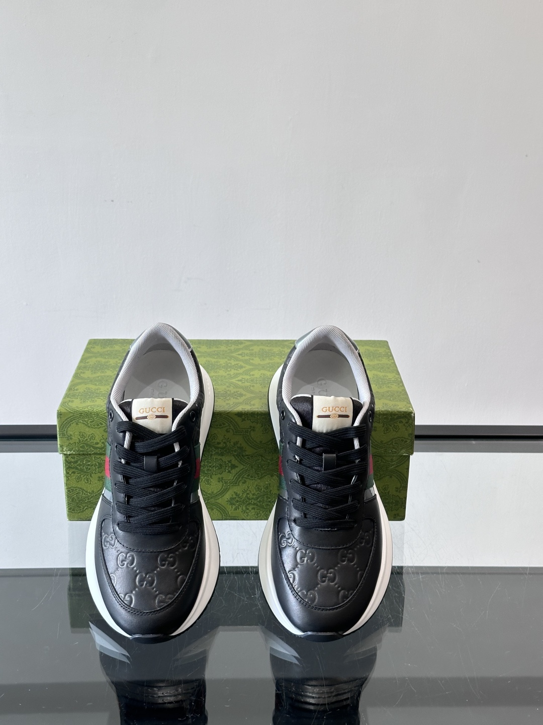 Gucci 高仿黑色男士運動鞋 GG壓紋織帶設計 百搭運動款|超A仿原單精品圖片 9 Gucci 高仿黑色男士運動鞋 GG壓紋織帶設計 百搭運動款|歐美奢侈品精品推薦