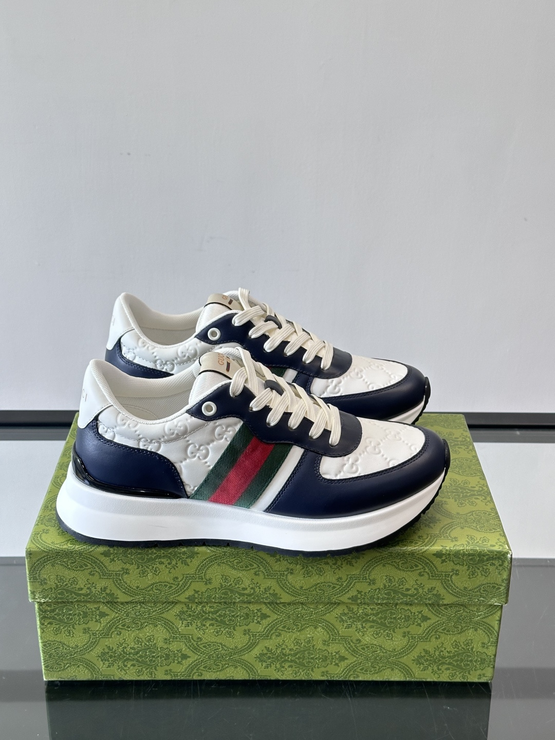 Gucci 高仿白藍配色運動鞋 男士GG壓紋 休閒輕運動風