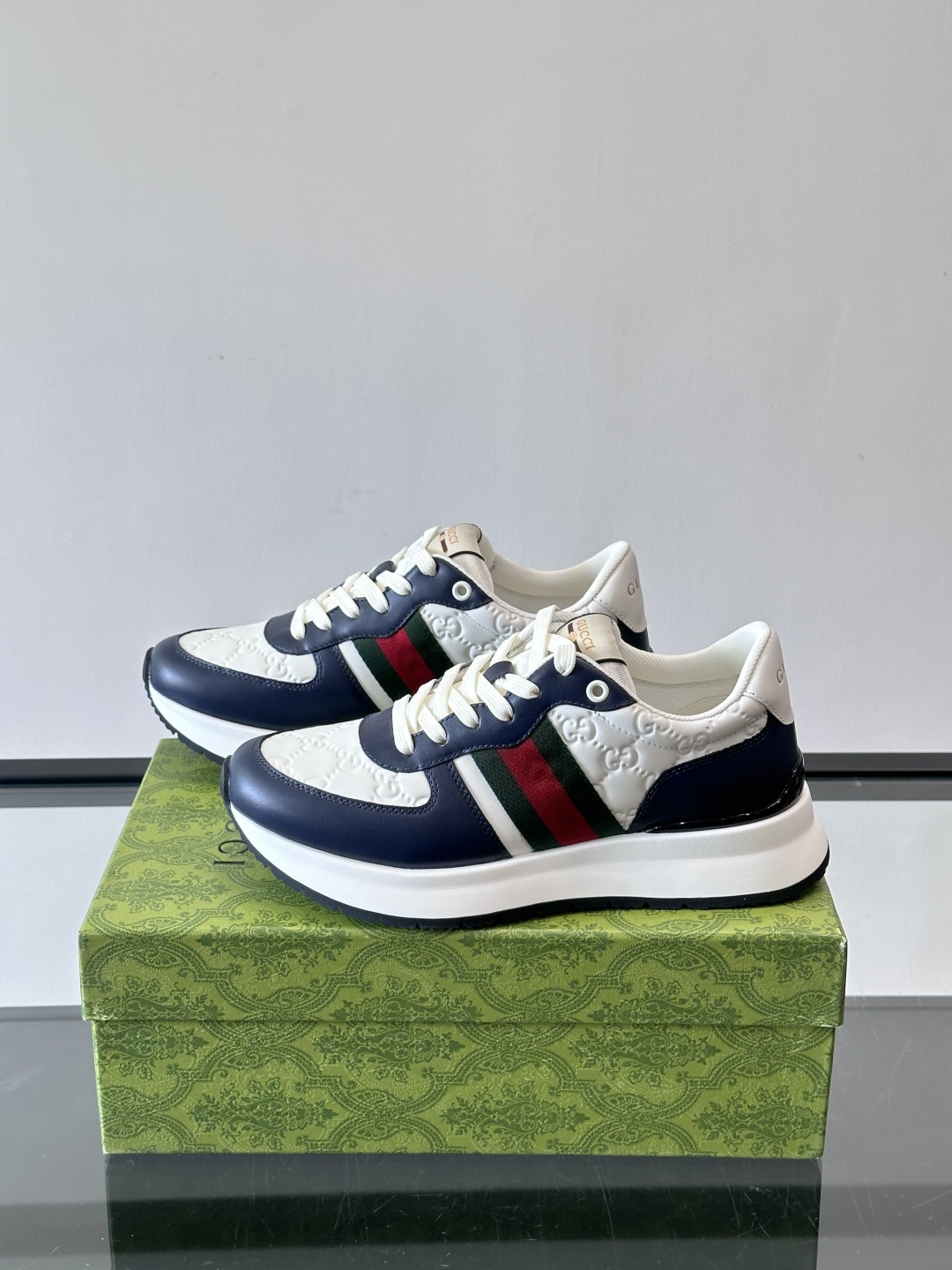 Gucci 高仿白藍配色運動鞋 男士GG壓紋 休閒輕運動風｜歐美奢侈品精品推薦