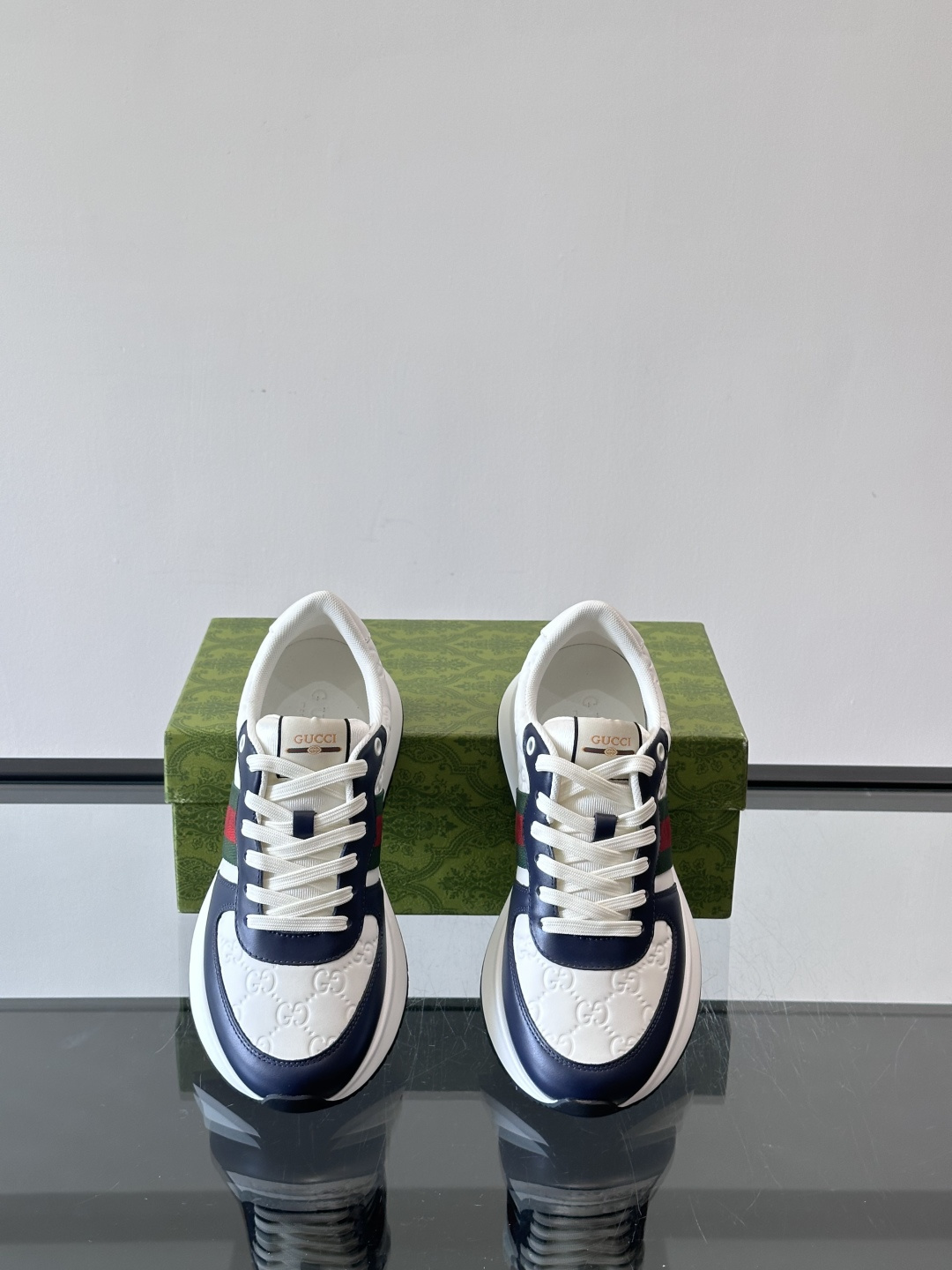 Gucci 高仿白藍配色運動鞋 男士GG壓紋 休閒輕運動風｜歐美奢侈品精品推薦