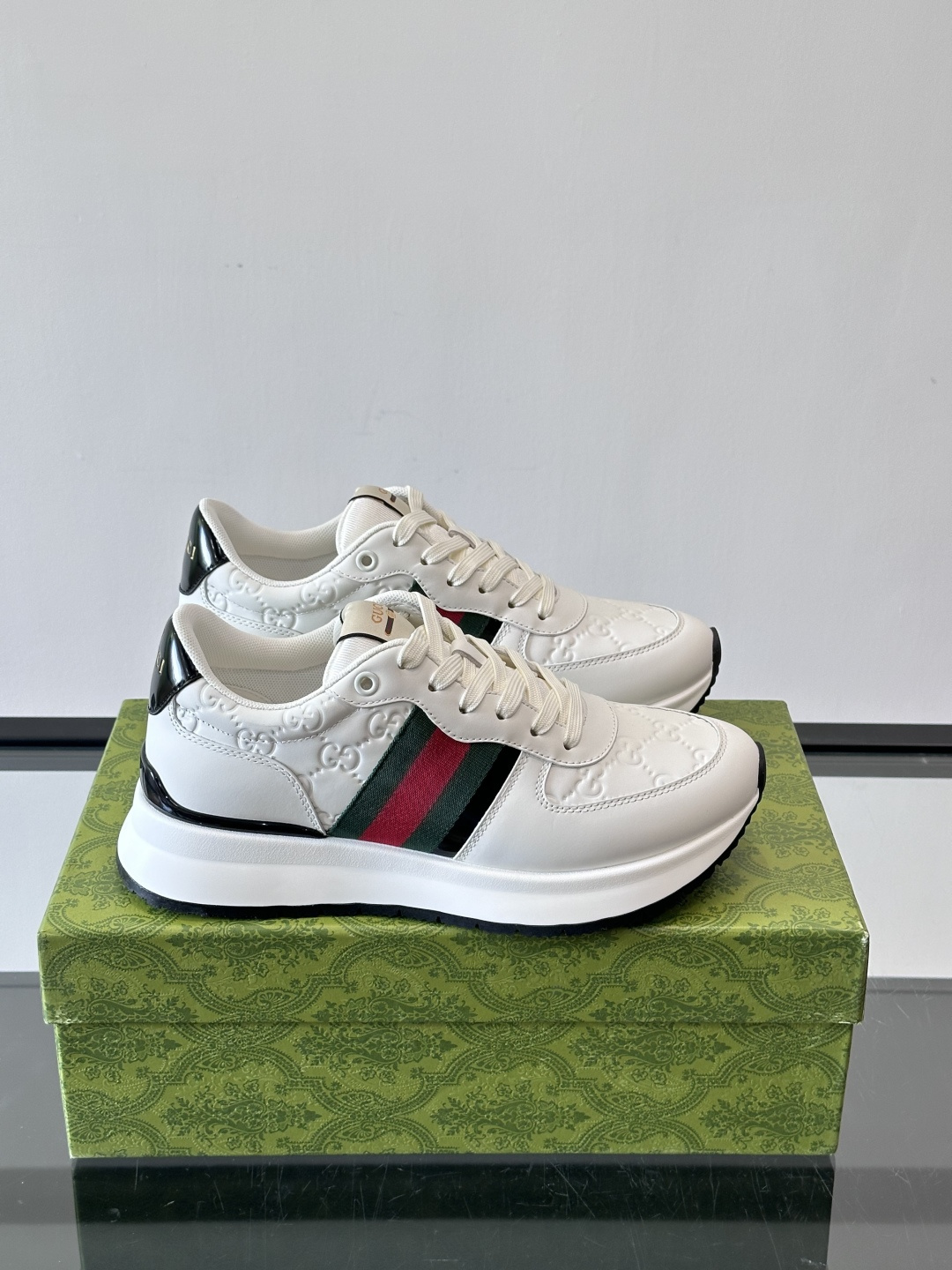 Gucci高仿男士運動鞋經典綠紅織帶款式百搭新作