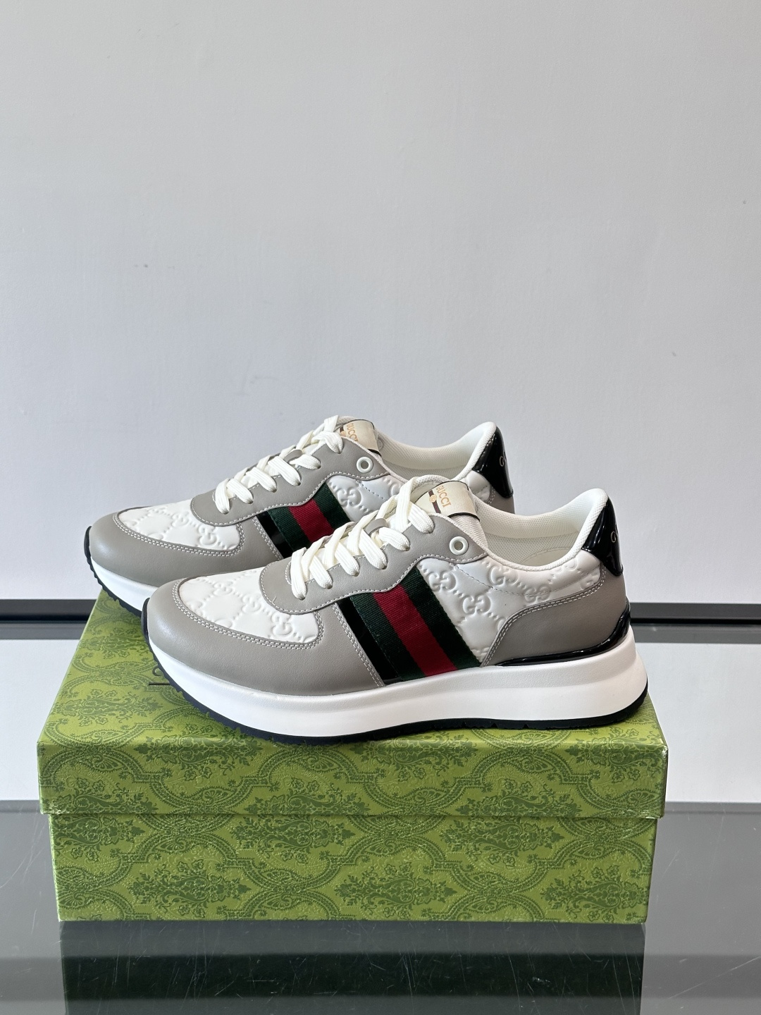 Gucci高仿男士拼接運動鞋GG浮雕灰白色系復古風|超A仿原單精品圖片 13 Gucci高仿男士拼接運動鞋GG浮雕灰白色系復古風|歐美奢侈品精品推薦
