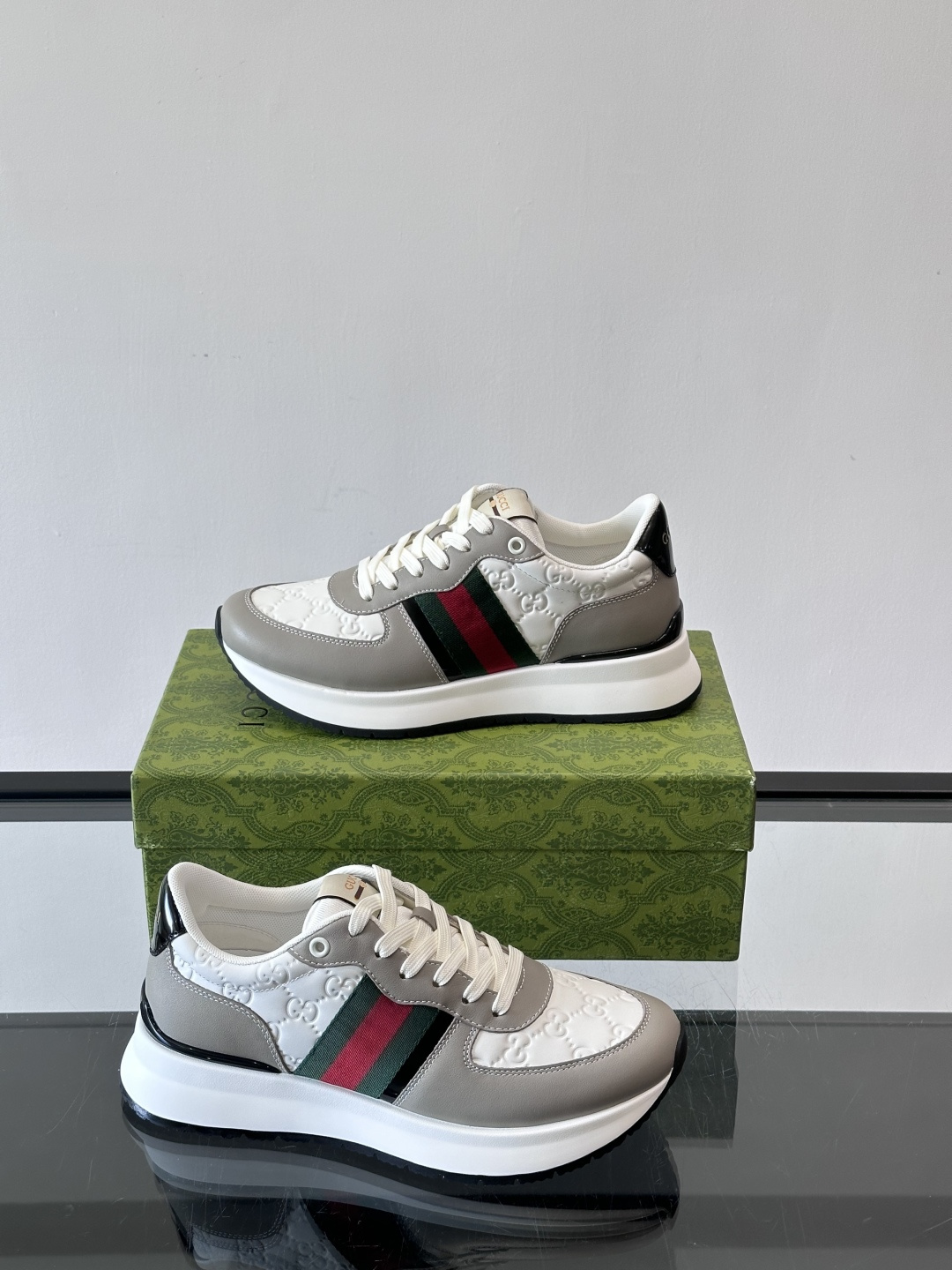 Gucci高仿男士拼接運動鞋GG浮雕灰白色系復古風|超A仿原單精品圖片 12 Gucci高仿男士拼接運動鞋GG浮雕灰白色系復古風|歐美奢侈品精品推薦