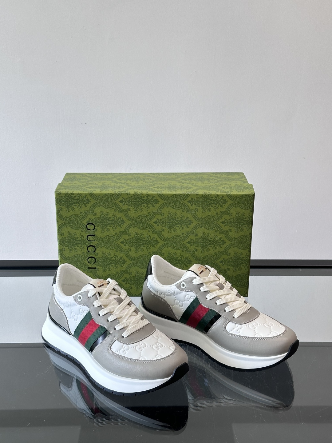 Gucci高仿男士拼接運動鞋GG浮雕灰白色系復古風|超A仿原單精品圖片 11 Gucci高仿男士拼接運動鞋GG浮雕灰白色系復古風|歐美奢侈品精品推薦