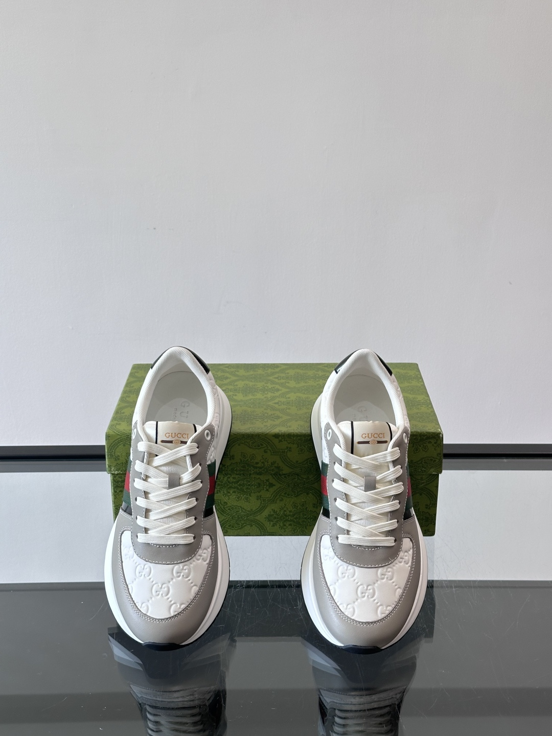 Gucci高仿男士拼接運動鞋GG浮雕灰白色系復古風|超A仿原單精品圖片 10 Gucci高仿男士拼接運動鞋GG浮雕灰白色系復古風|歐美奢侈品精品推薦