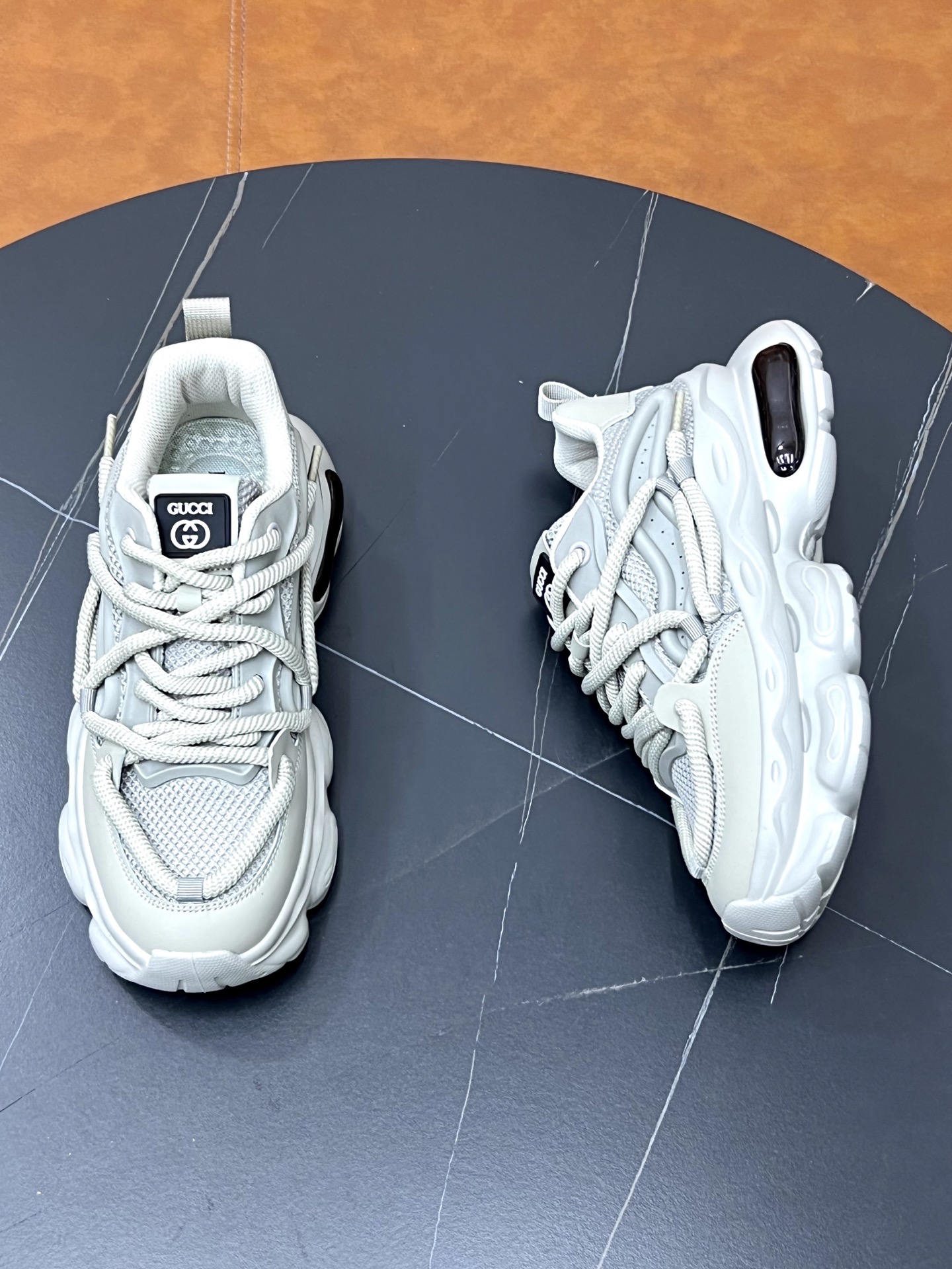 Gucci A貨男士老爹鞋厚底設計運動風格淺灰新色|超A仿原單精品圖片 9 Gucci A貨男士老爹鞋厚底設計運動風格淺灰新色|歐美奢侈品精品推薦