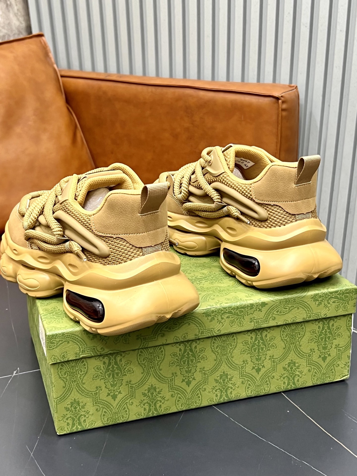 Gucci高仿男士老爹鞋黃褐撞色設計復古潮流款式｜歐美奢侈品精品推薦