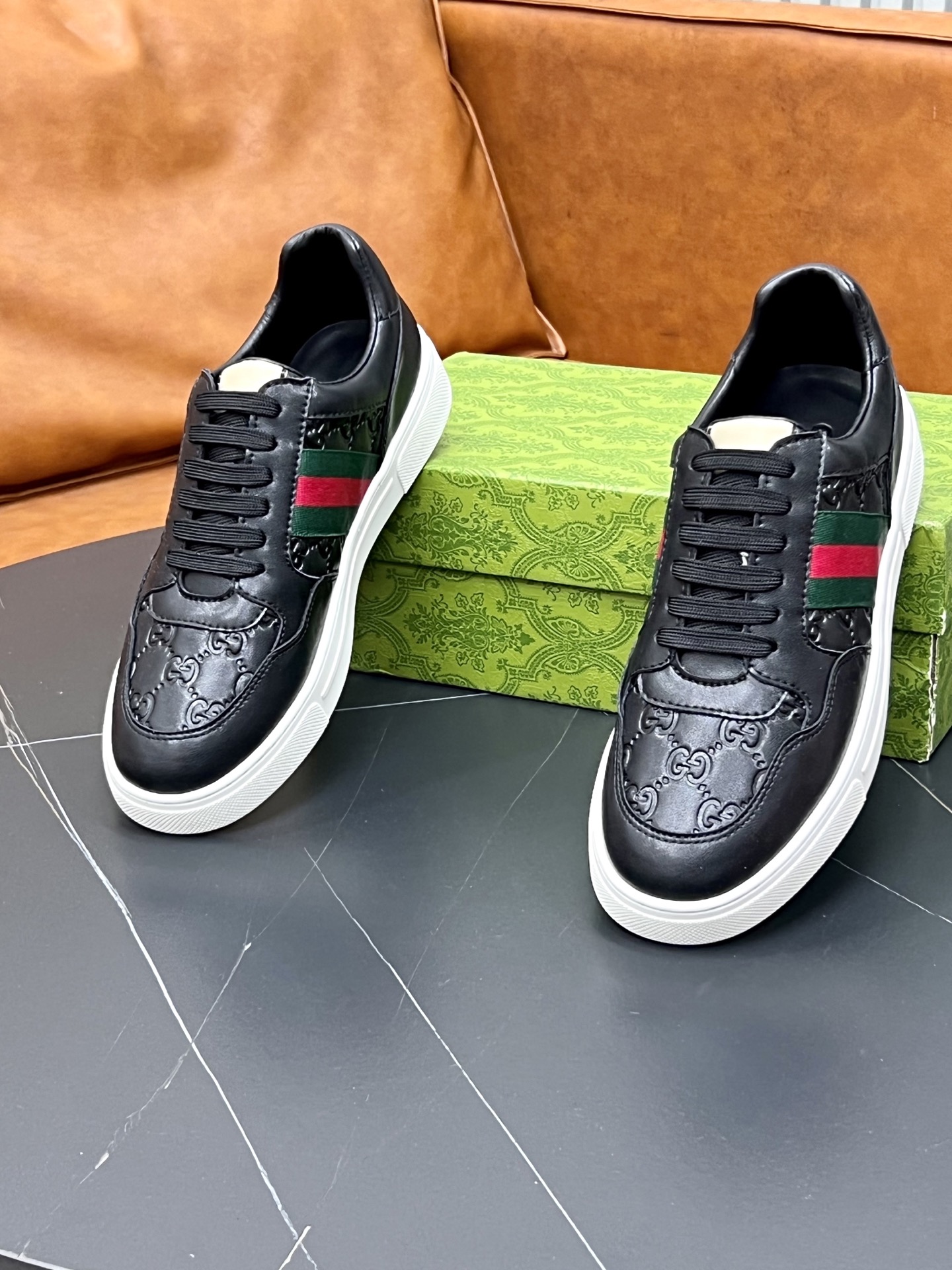 Gucci一比一男士黑色休閒鞋GG壓紋設計低調經典|超A仿原單精品圖片 10 Gucci一比一男士黑色休閒鞋GG壓紋設計低調經典|歐美奢侈品精品推薦
