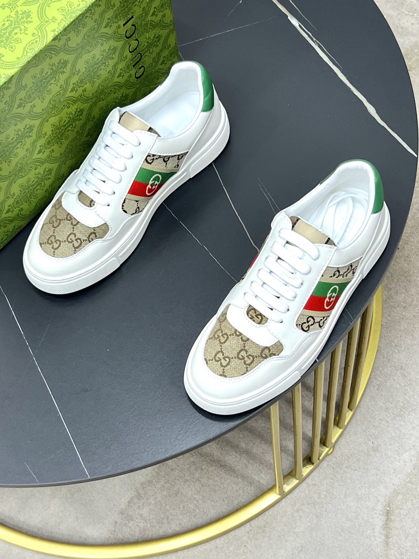 Gucci高仿男士復古小白鞋老花拼接款式時尚經典｜歐美奢侈品精品推薦