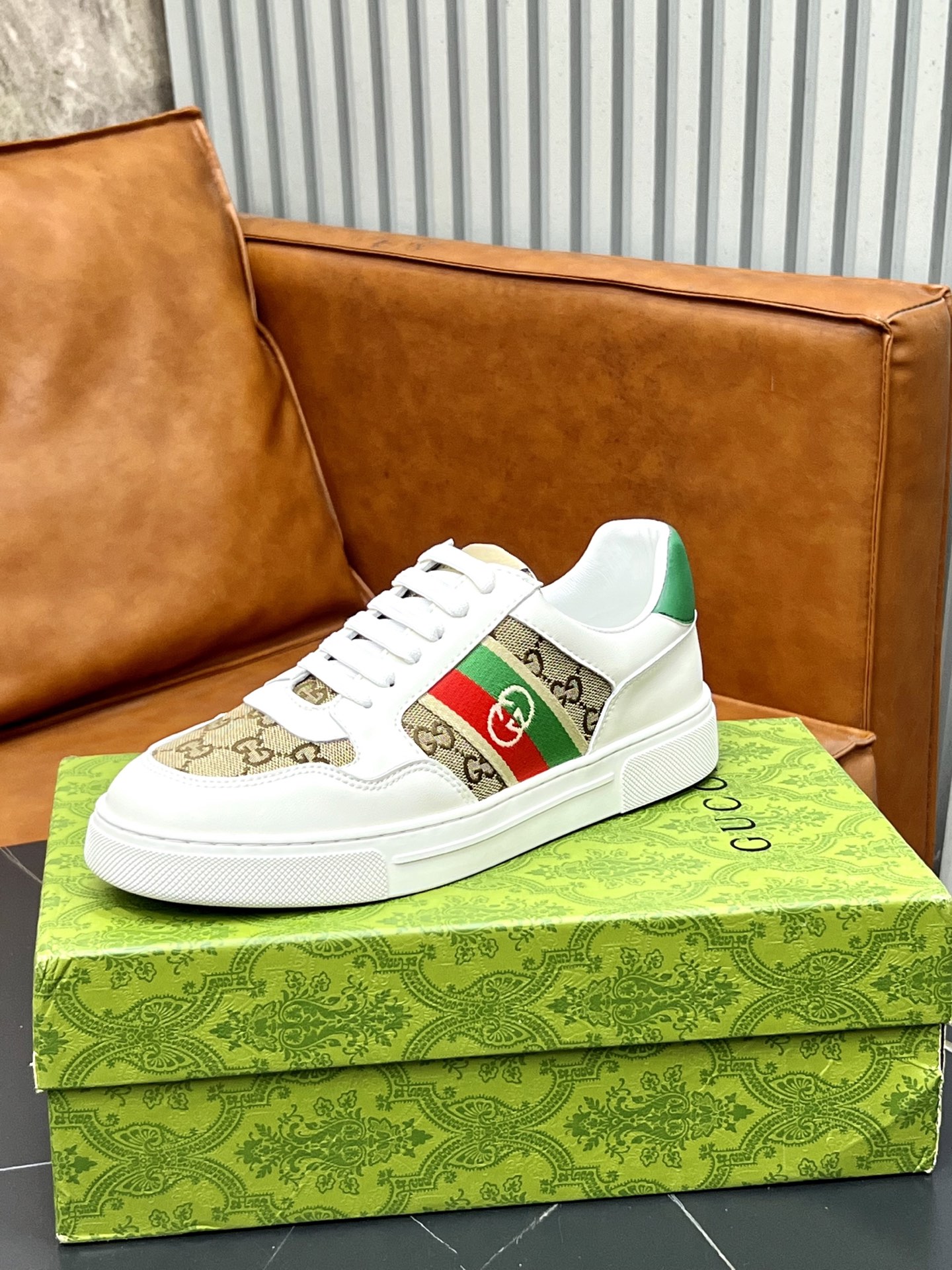 Gucci高仿男士復古小白鞋老花拼接款式時尚經典｜歐美奢侈品精品推薦