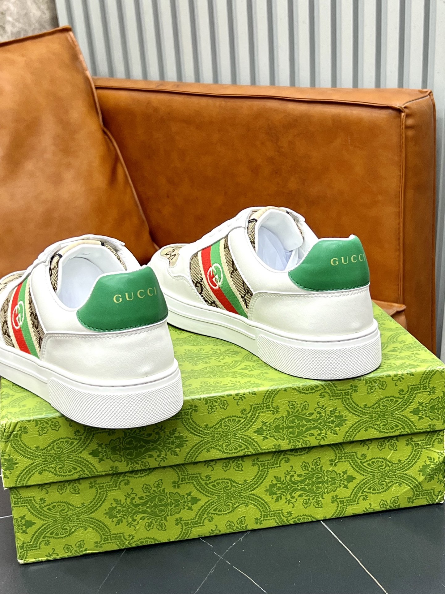 Gucci高仿男士復古小白鞋老花拼接款式時尚經典｜歐美奢侈品精品推薦