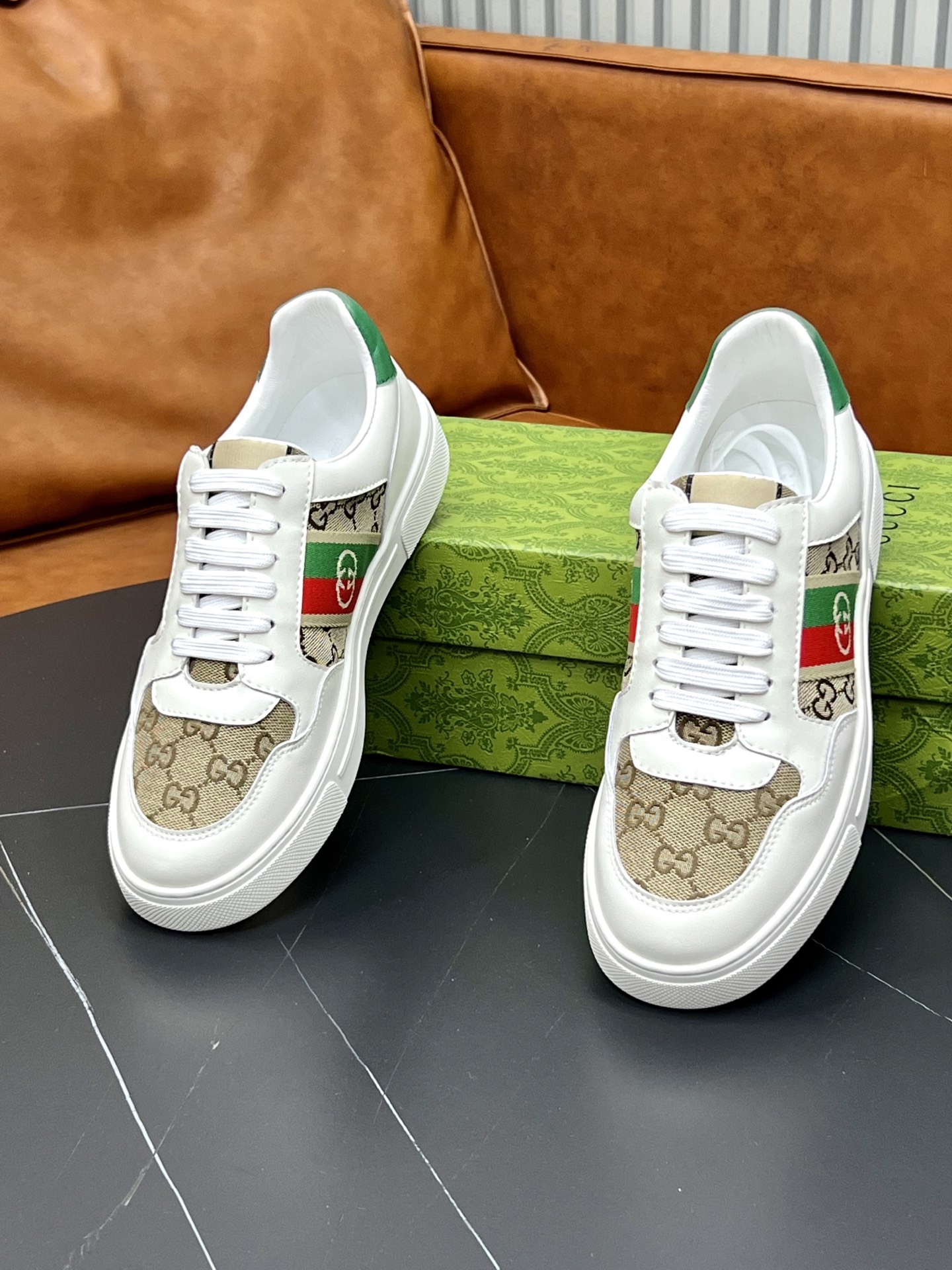 Gucci高仿男士復古小白鞋老花拼接款式時尚經典｜歐美奢侈品精品推薦
