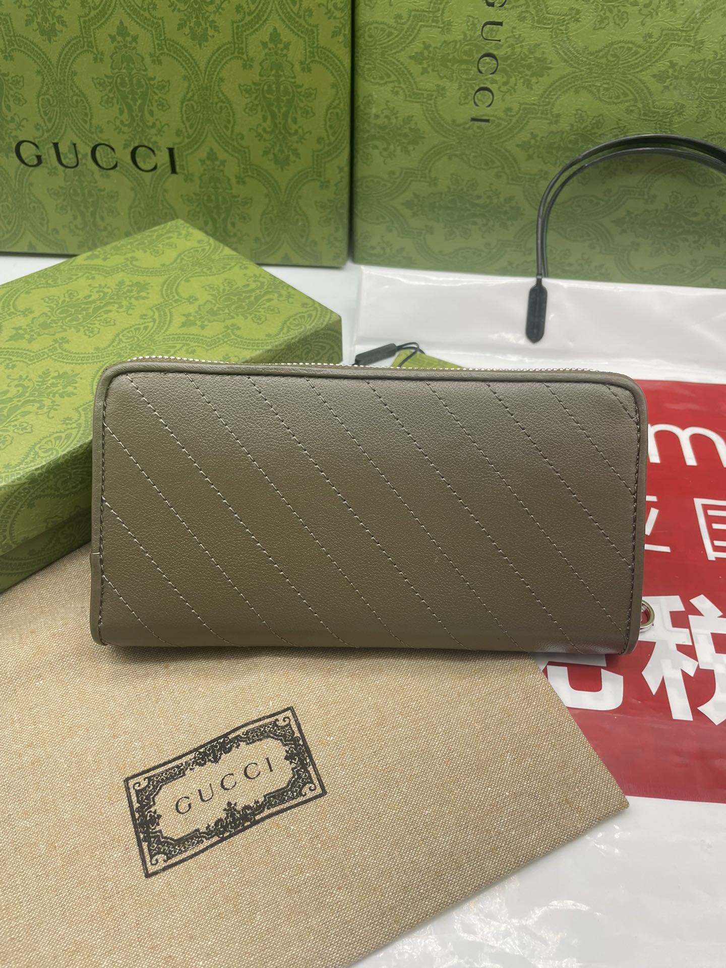 Gucci高仿女用長夾 灰綠壓紋皮革款式大容量設計|超A仿原單精品圖片 14 Gucci高仿女用長夾 灰綠壓紋皮革款式大容量設計|歐美奢侈品精品推薦