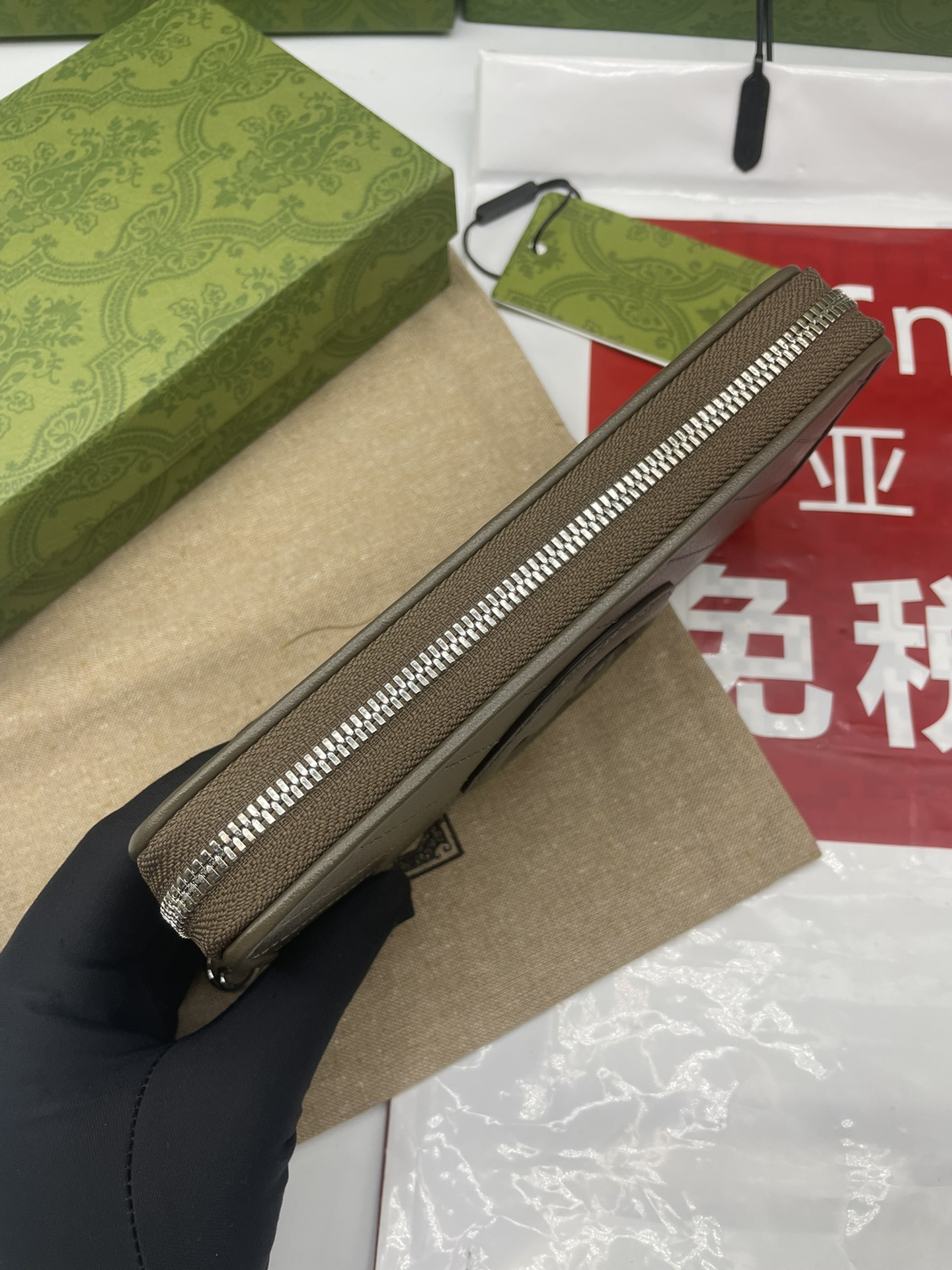 Gucci高仿女用長夾 灰綠壓紋皮革款式大容量設計|超A仿原單精品圖片 12 Gucci高仿女用長夾 灰綠壓紋皮革款式大容量設計|歐美奢侈品精品推薦