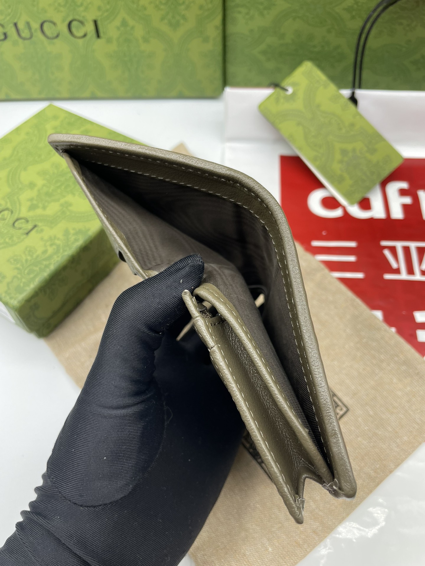 GucciA貨女用短夾 灰綠斜紋牛皮雙G立體壓紋款｜歐美奢侈品精品推薦