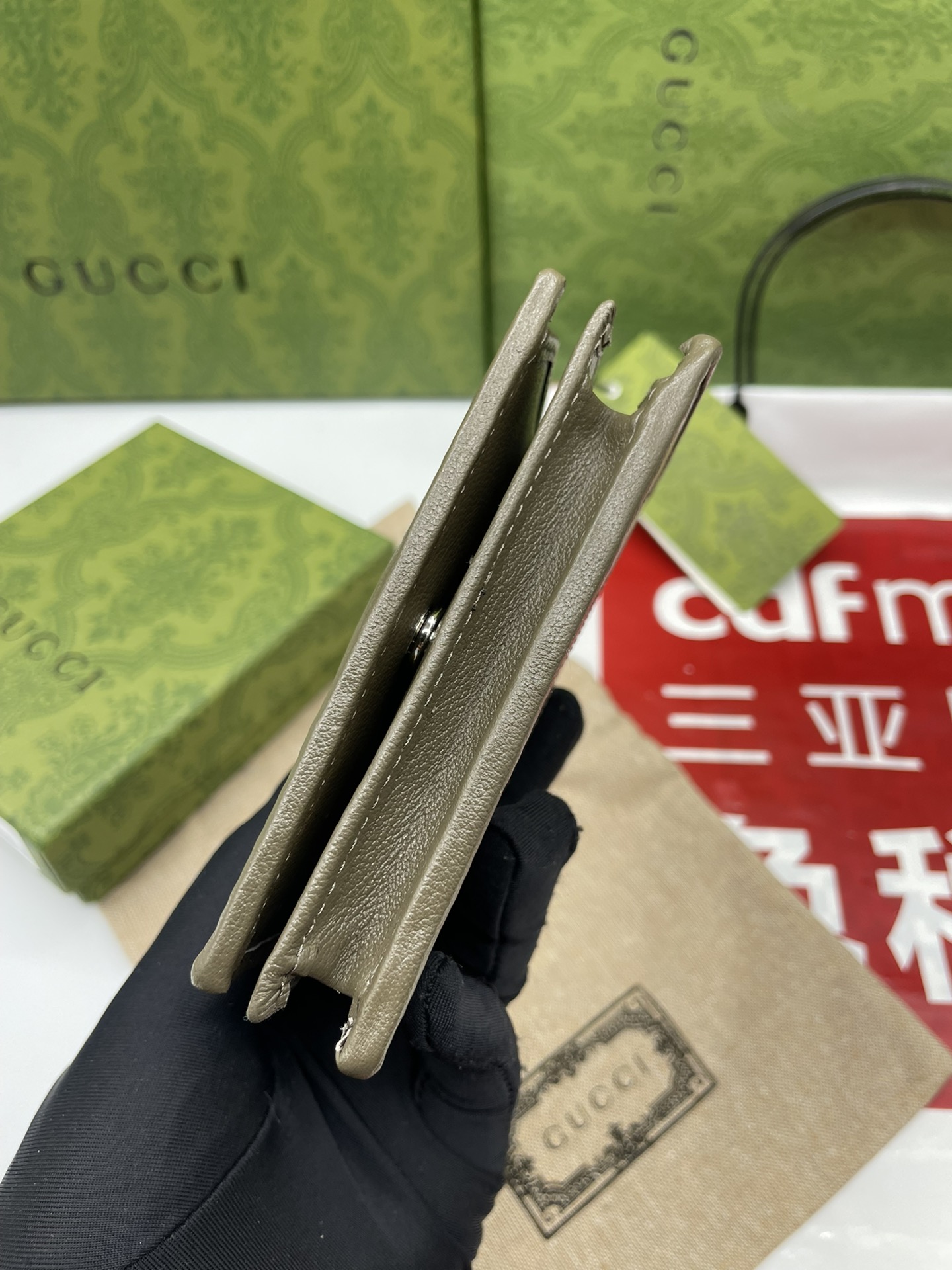 GucciA貨女用短夾 灰綠斜紋牛皮雙G立體壓紋款｜歐美奢侈品精品推薦