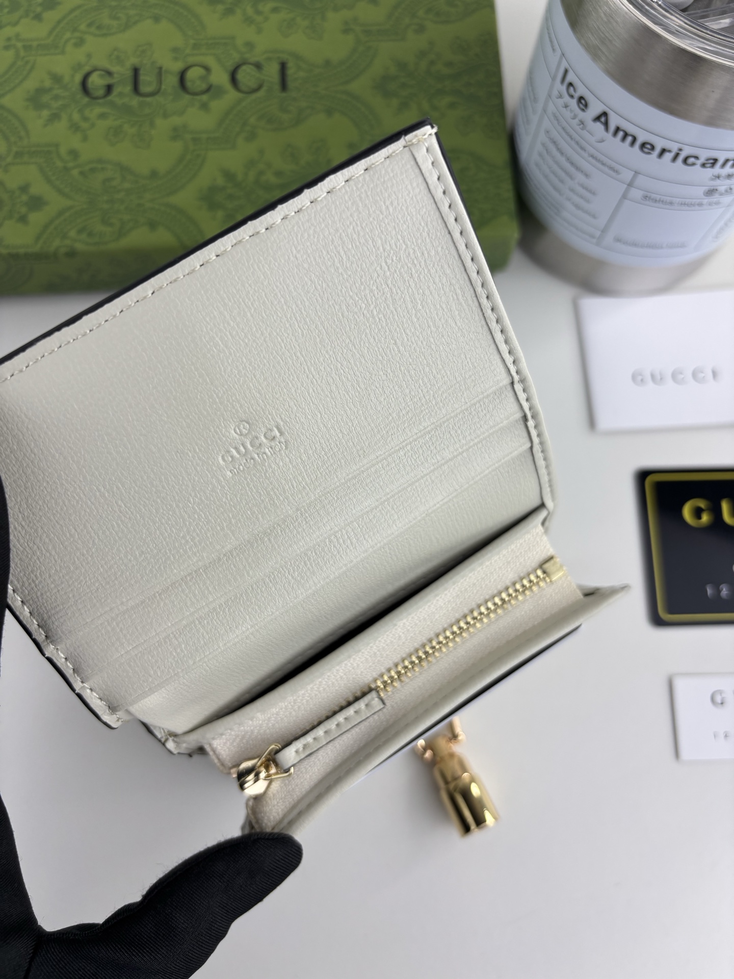 GucciA貨女用短夾 白邊GG老花喬姬風格織帶扣飾款｜歐美奢侈品精品推薦