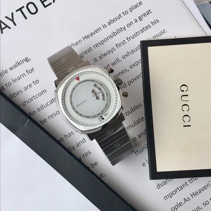 Gucci一比一Grip系列鋼帶白面男錶 指針跳時設計現代簡約風｜歐美奢侈品精品推薦