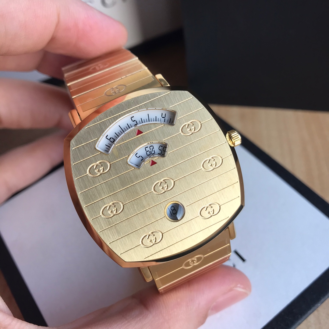 Gucci原單Grip系列金色鋼帶手錶 雙視窗設計奢華風格滿分｜歐美奢侈品精品推薦