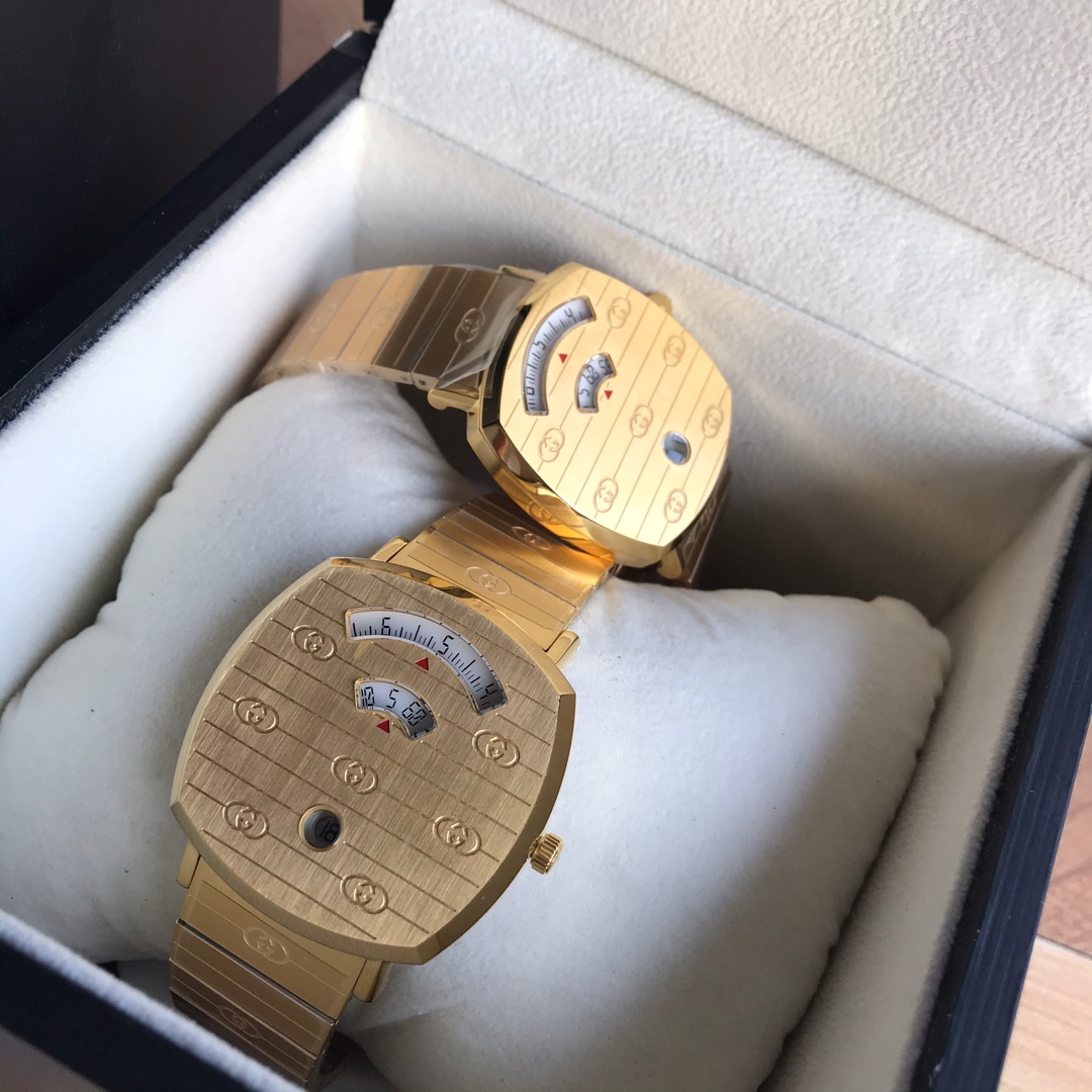 Gucci原單Grip系列金色鋼帶手錶 雙視窗設計奢華風格滿分｜歐美奢侈品精品推薦
