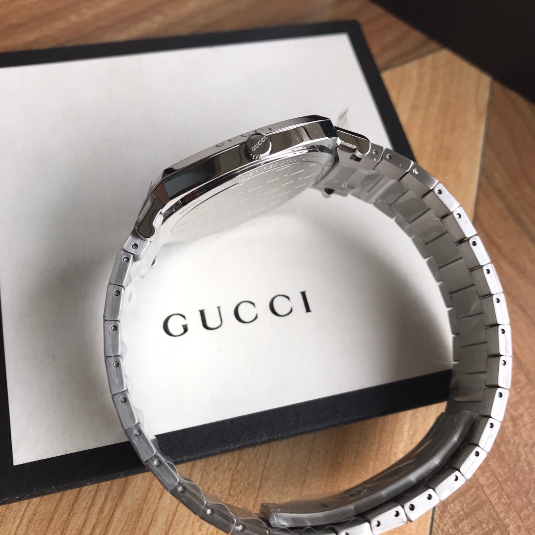 Gucci精品仿製Grip系列銀色鋼帶手錶 簡約跳字設計男士錶選|超A仿原單精品圖片 9 Gucci精品仿製Grip系列銀色鋼帶手錶 簡約跳字設計男士錶選|歐美奢侈品精品推薦