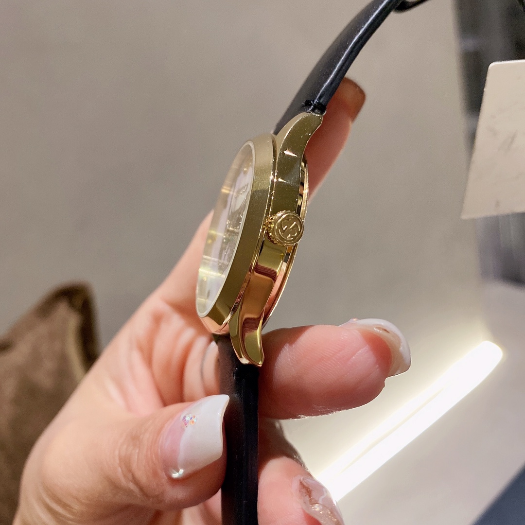 Gucci高仿G-Timeless貓眼女錶貝殼面黑皮錶帶限量風格款｜歐美奢侈品精品推薦